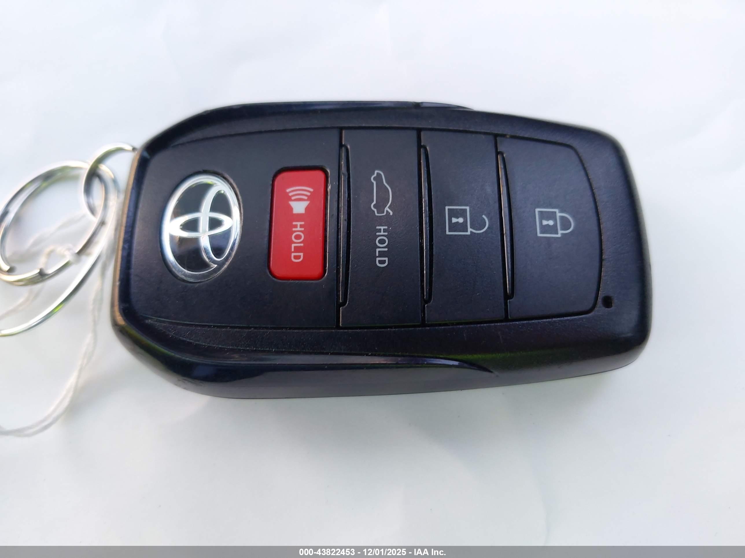 TOYOTA CAMRY image 11