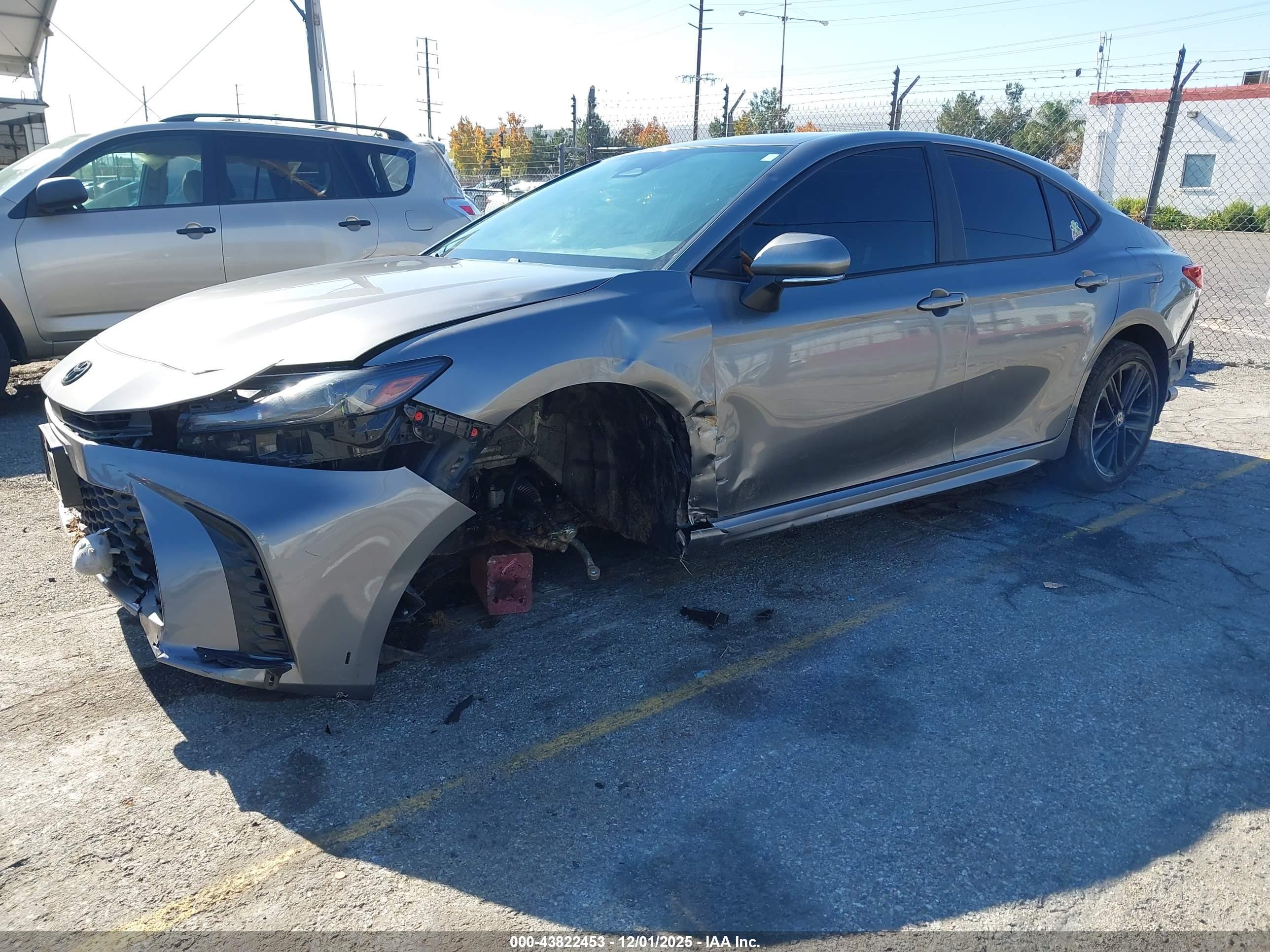 TOYOTA CAMRY image 2