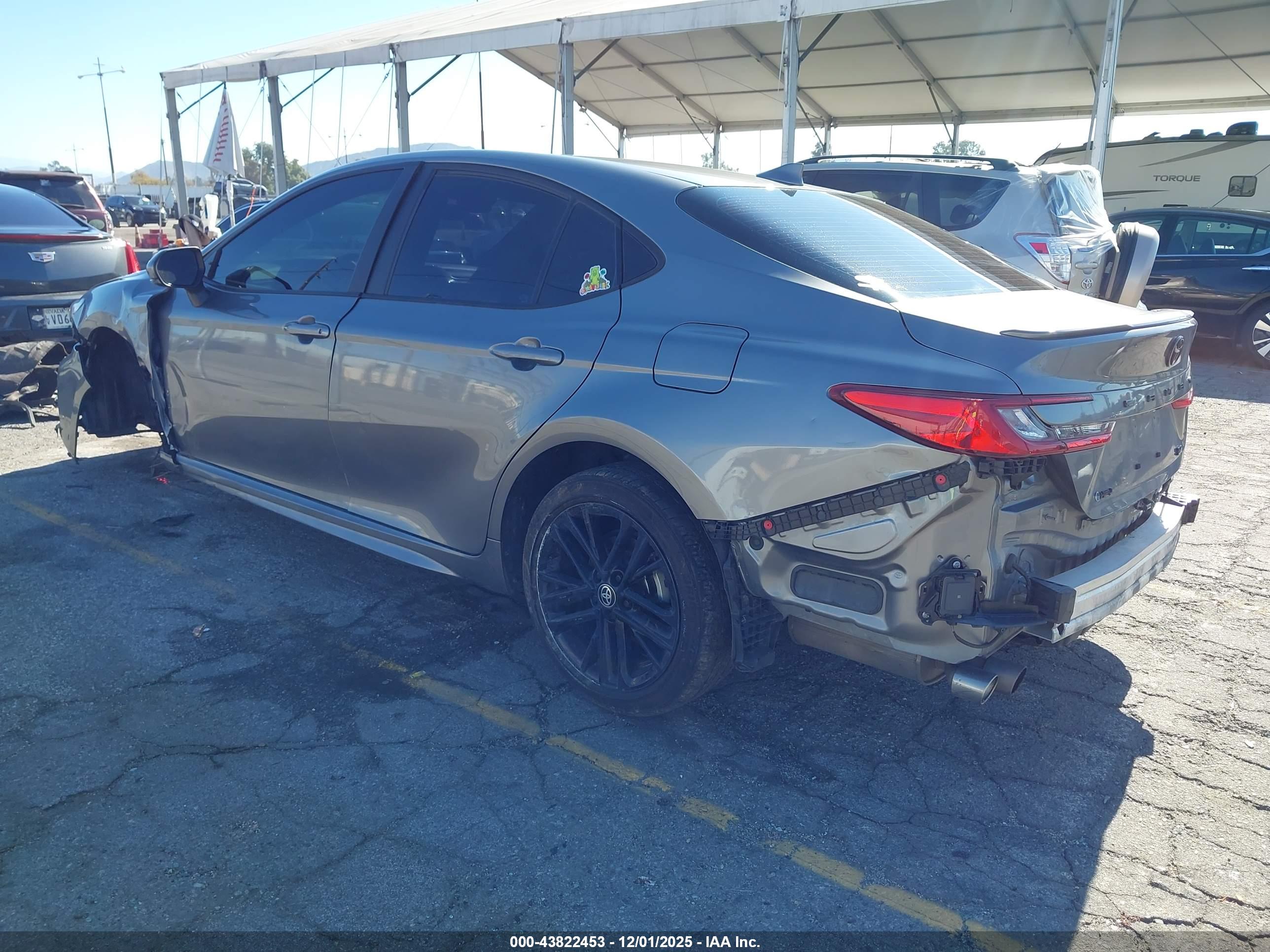 TOYOTA CAMRY image 3