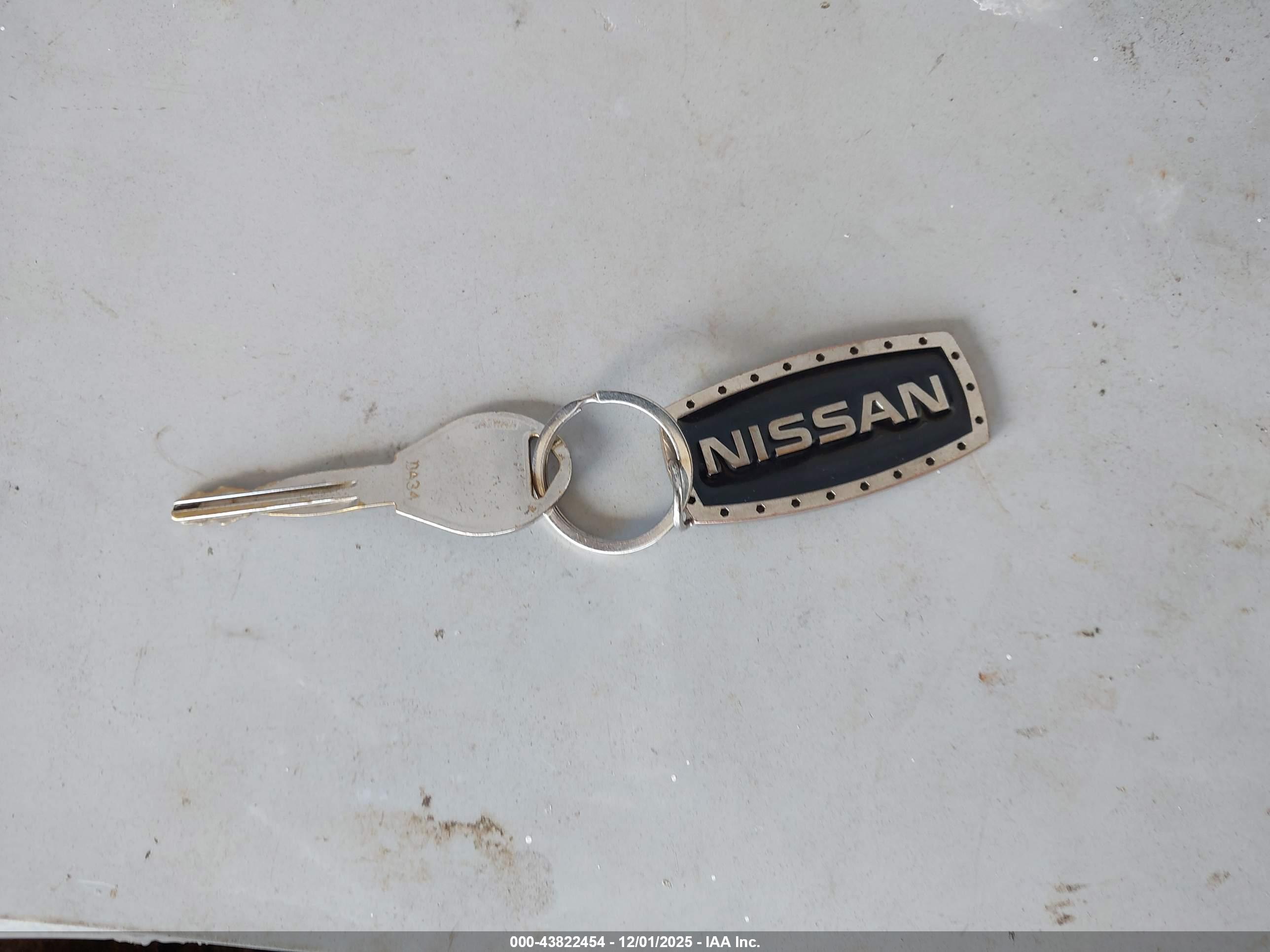 NISSAN VERSA image 11