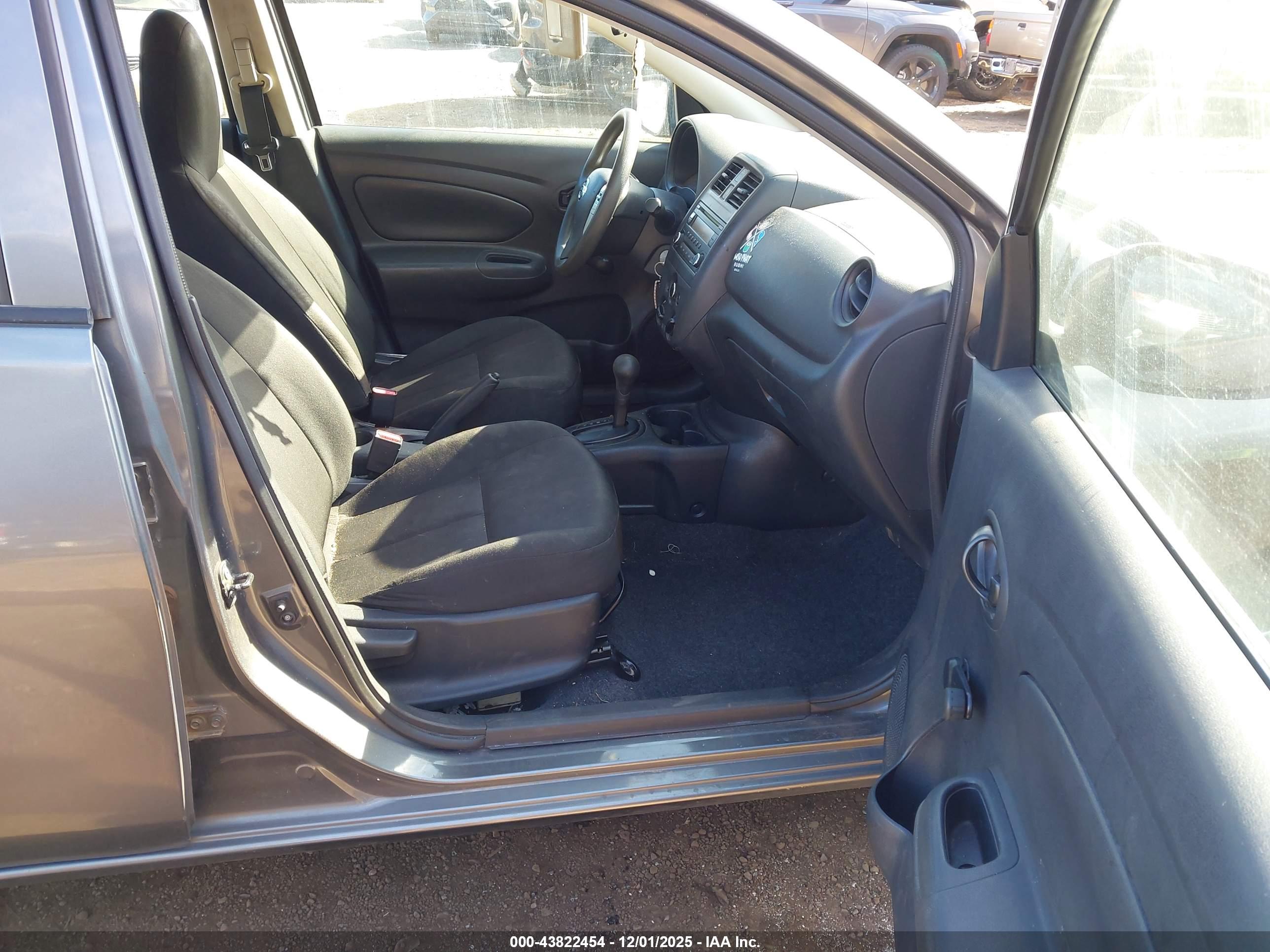 NISSAN VERSA image 5