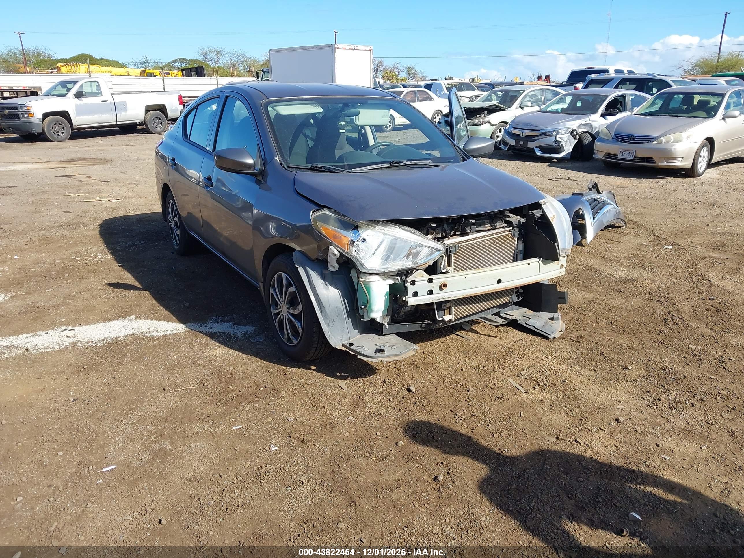 NISSAN VERSA image 6