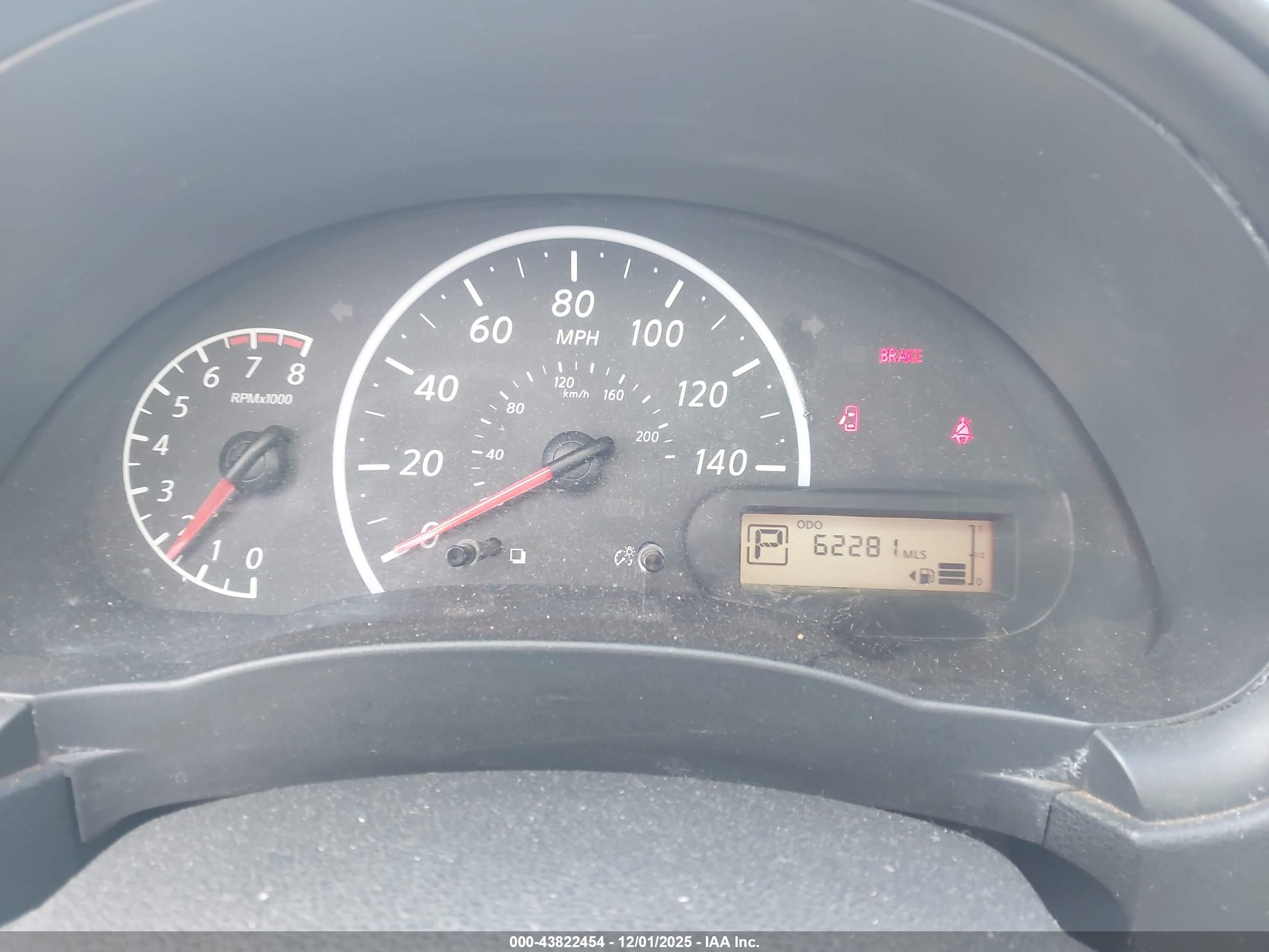 NISSAN VERSA image 7