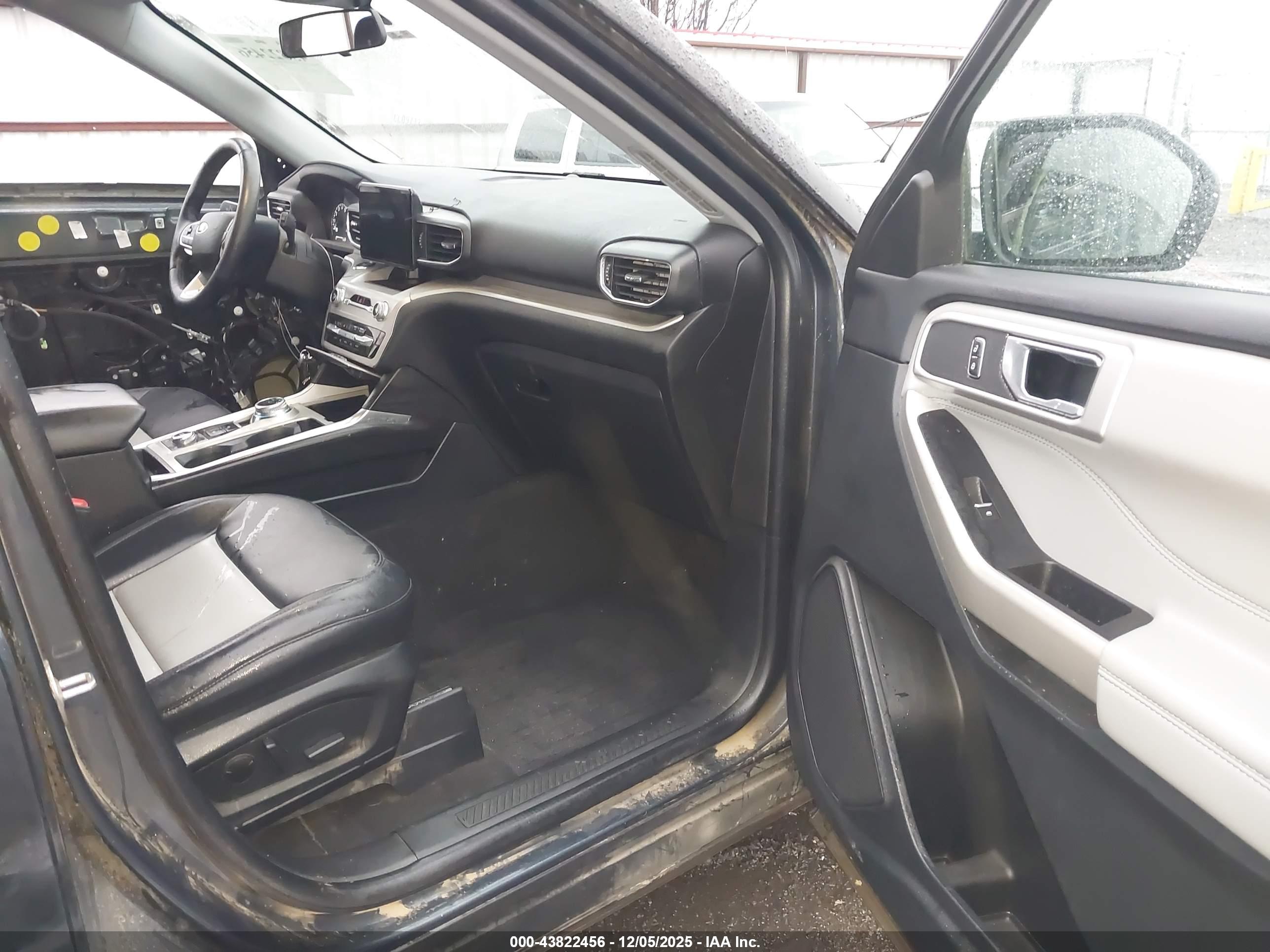 FORD EXPLORER image 5