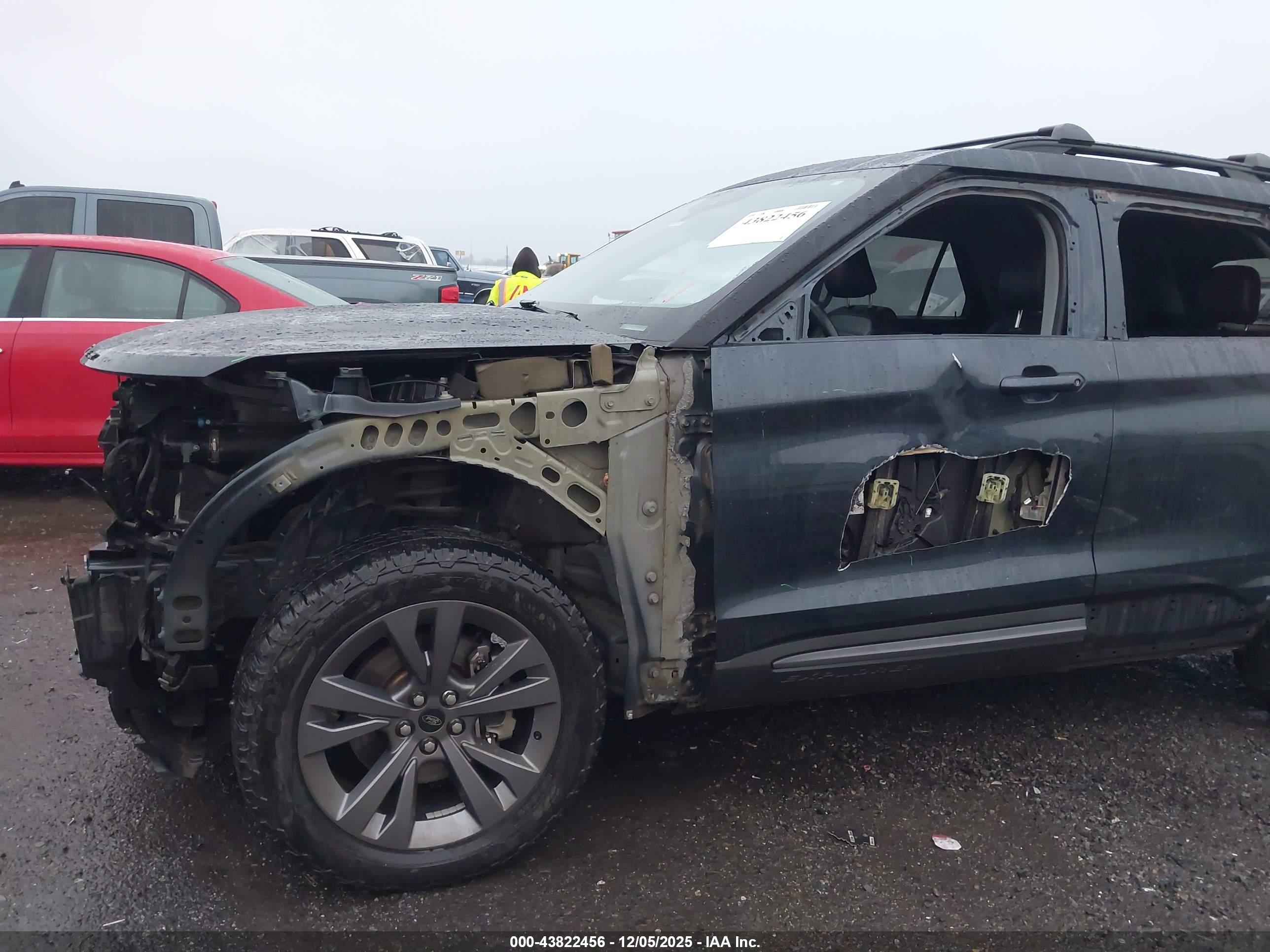 FORD EXPLORER image 6