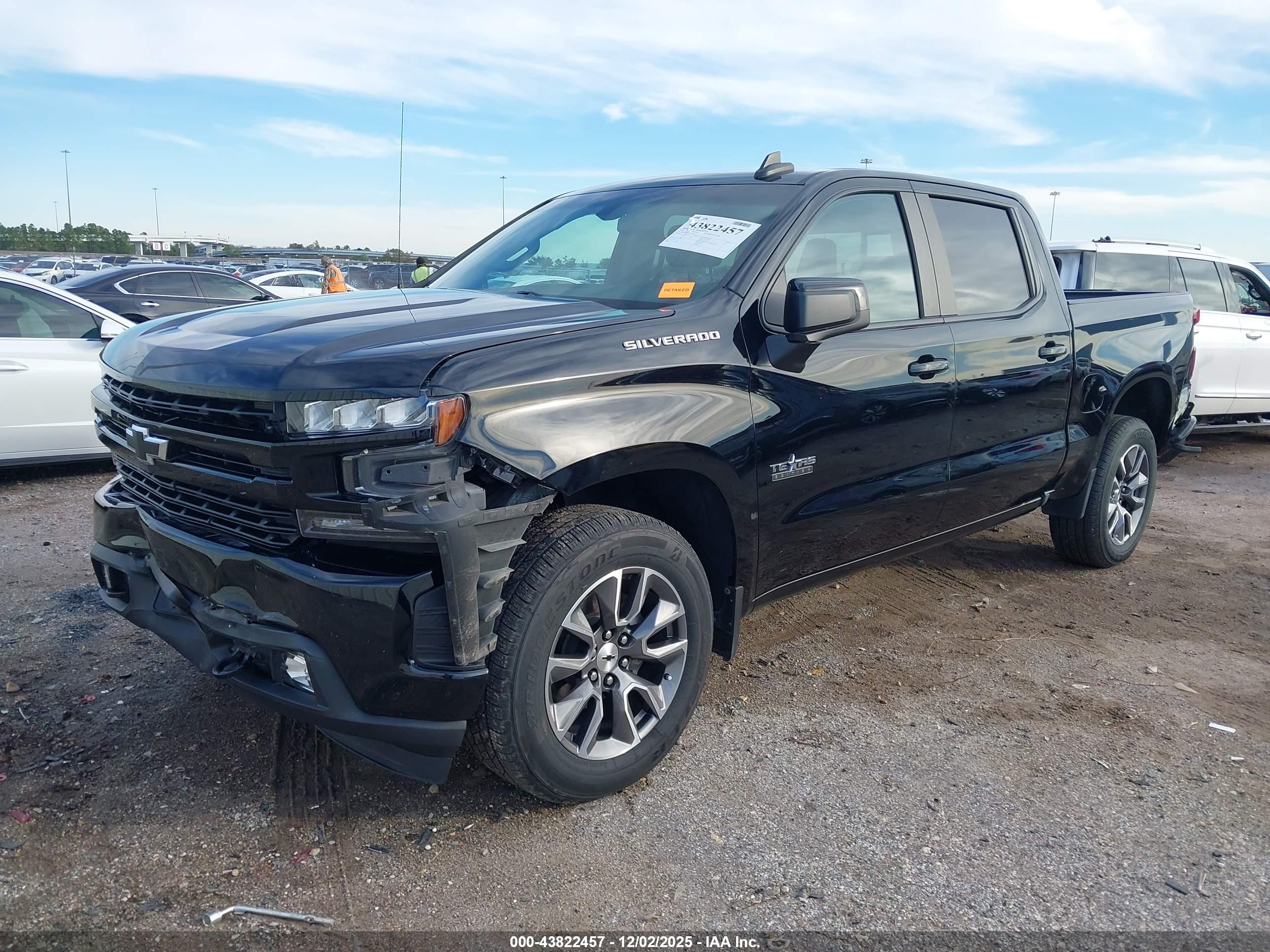 CHEVROLET SILVERADO image 2