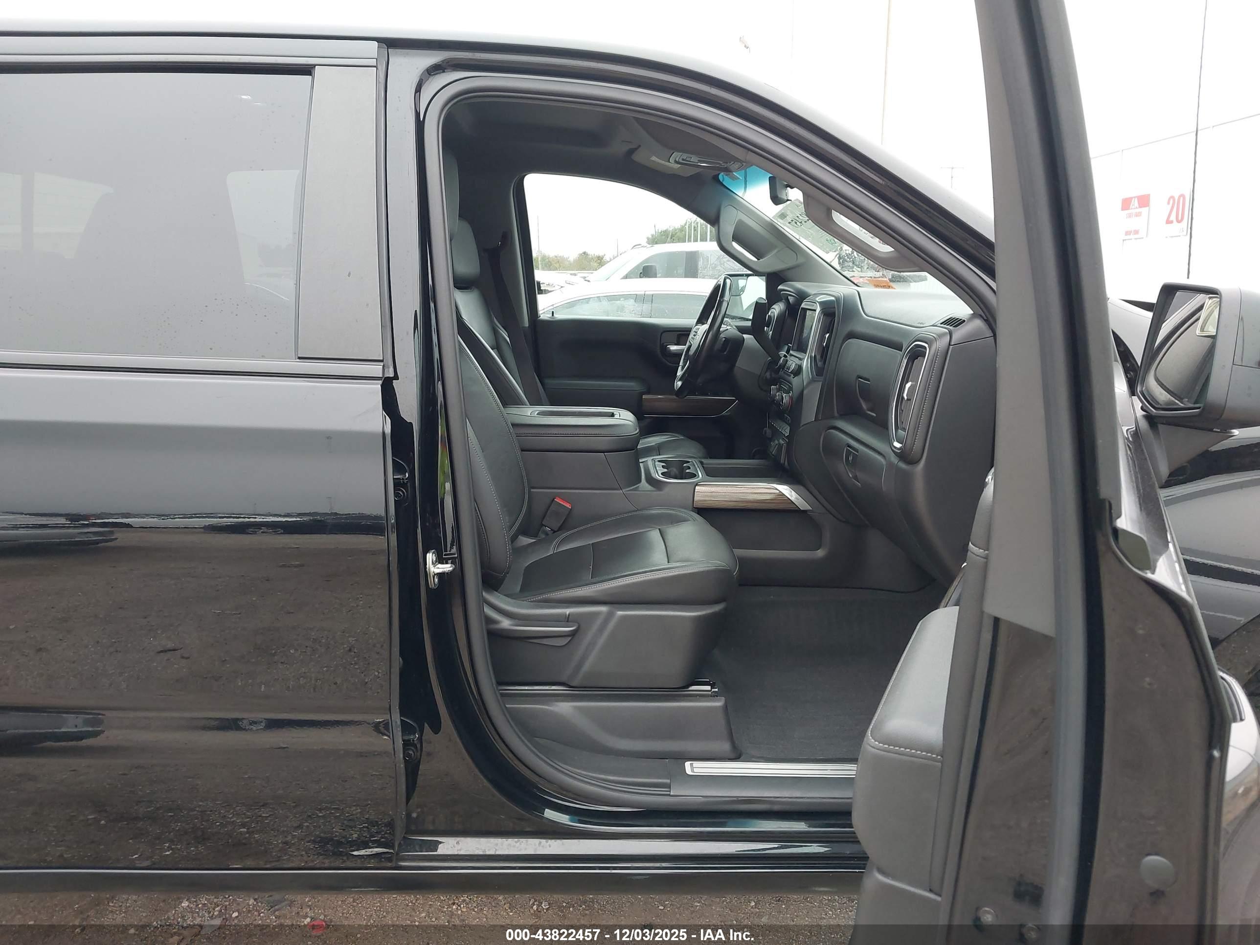 CHEVROLET SILVERADO image 5