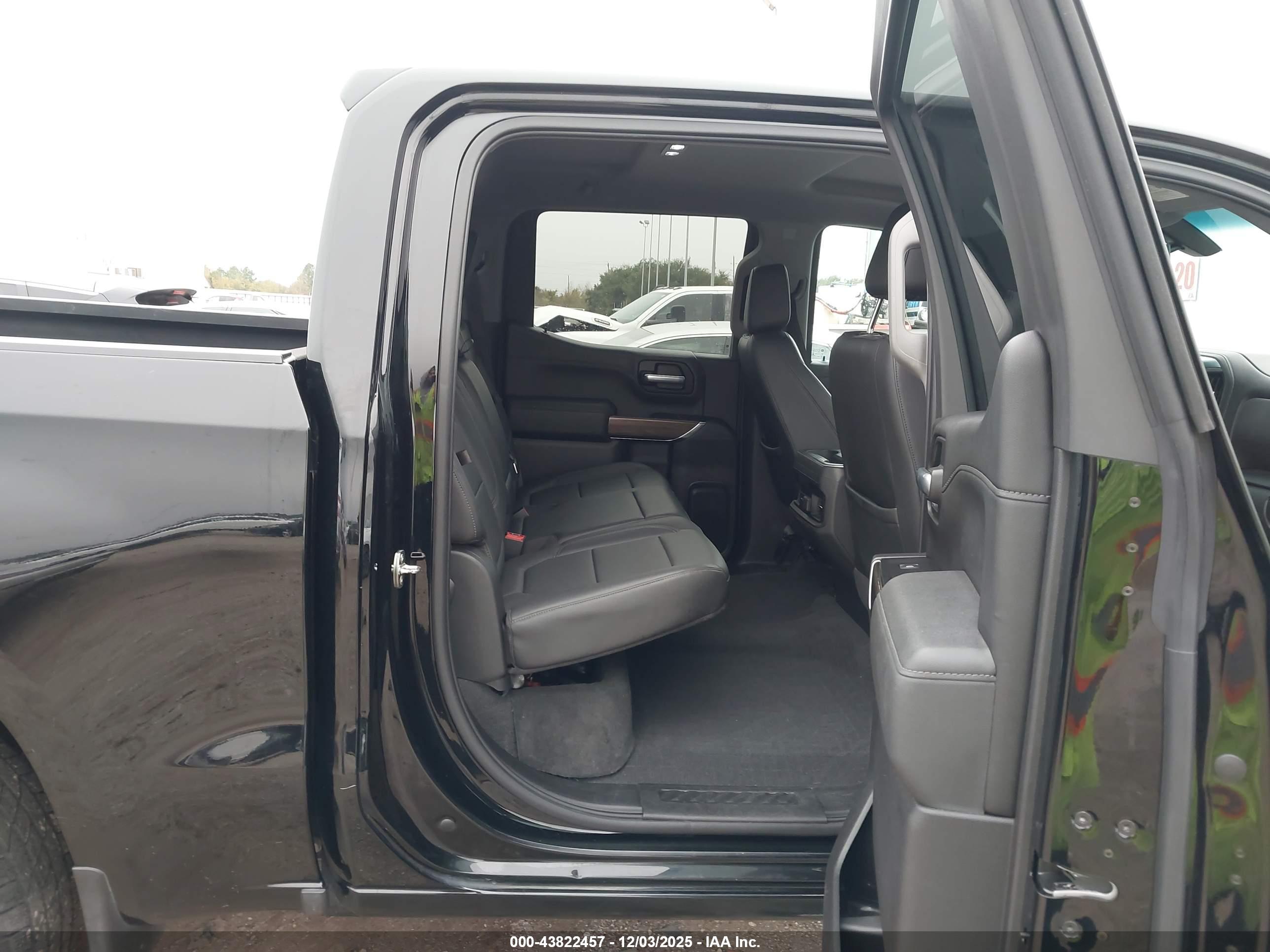 CHEVROLET SILVERADO image 8