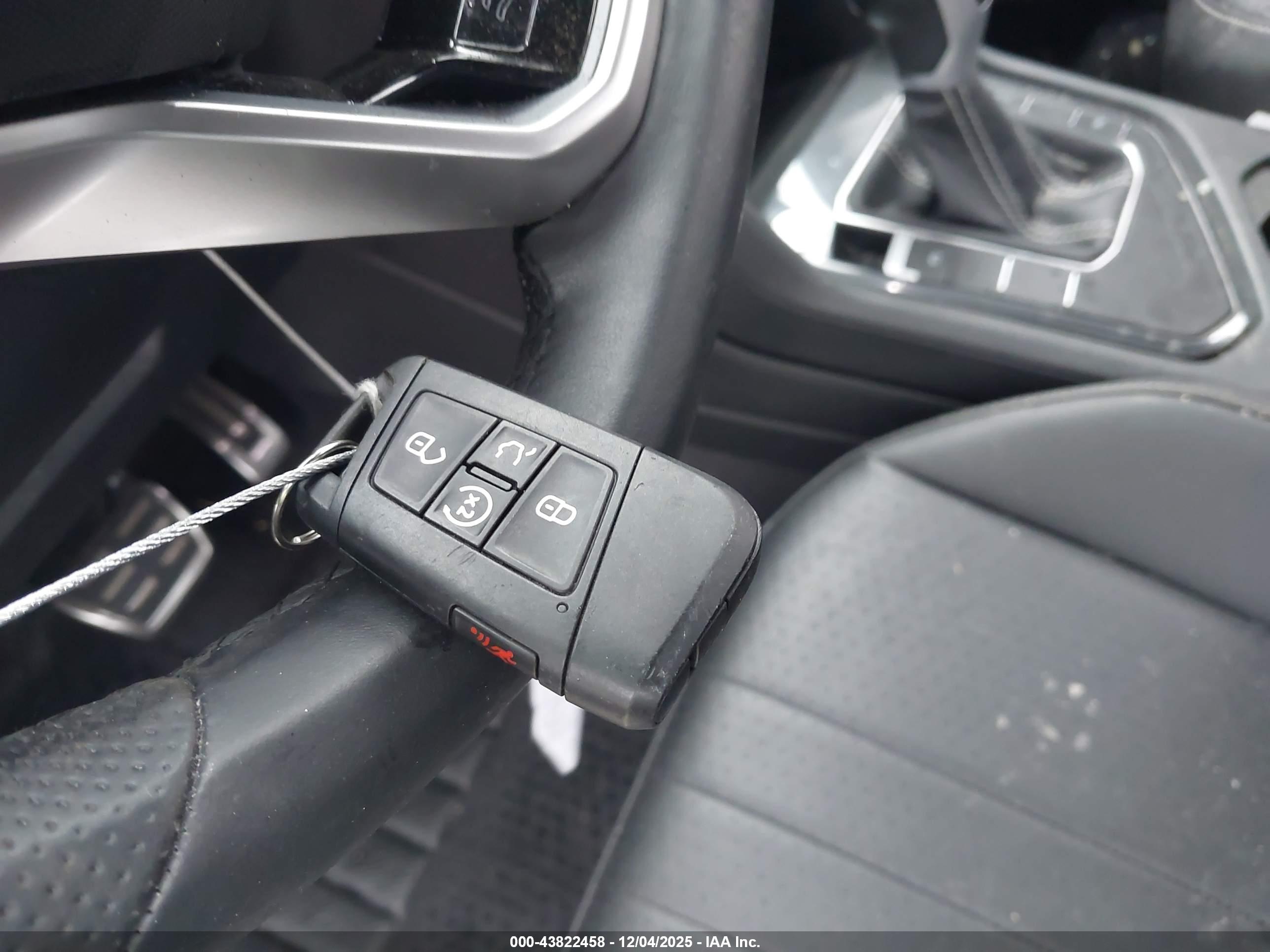 VOLKSWAGEN TIGUAN image 11
