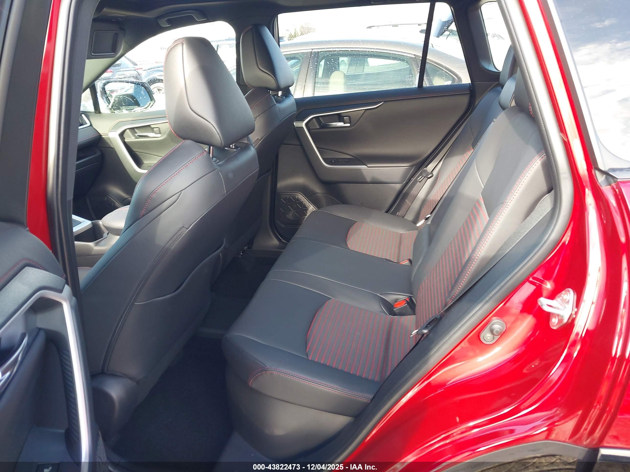 TOYOTA RAV4 image 8