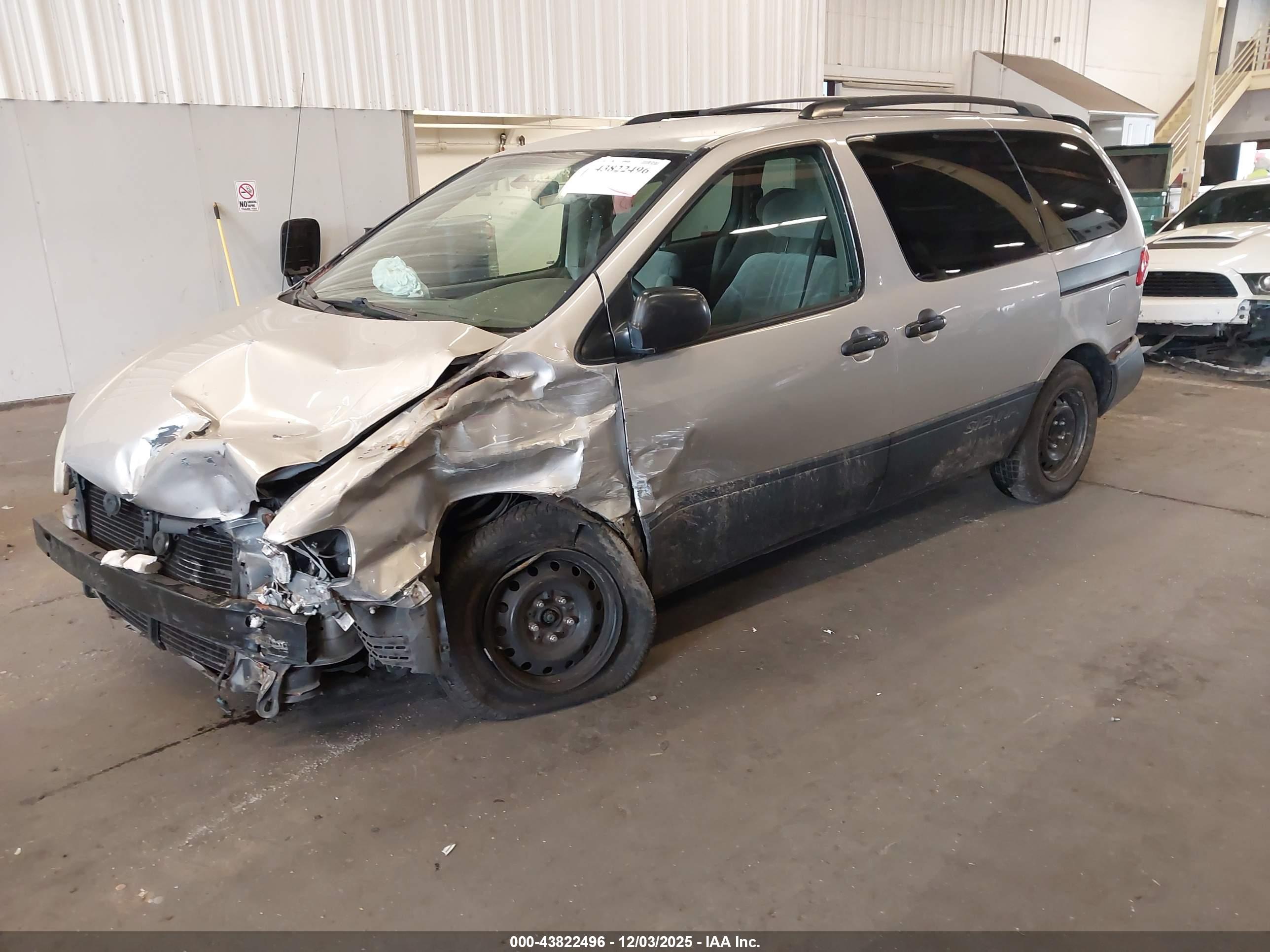 TOYOTA SIENNA image 2