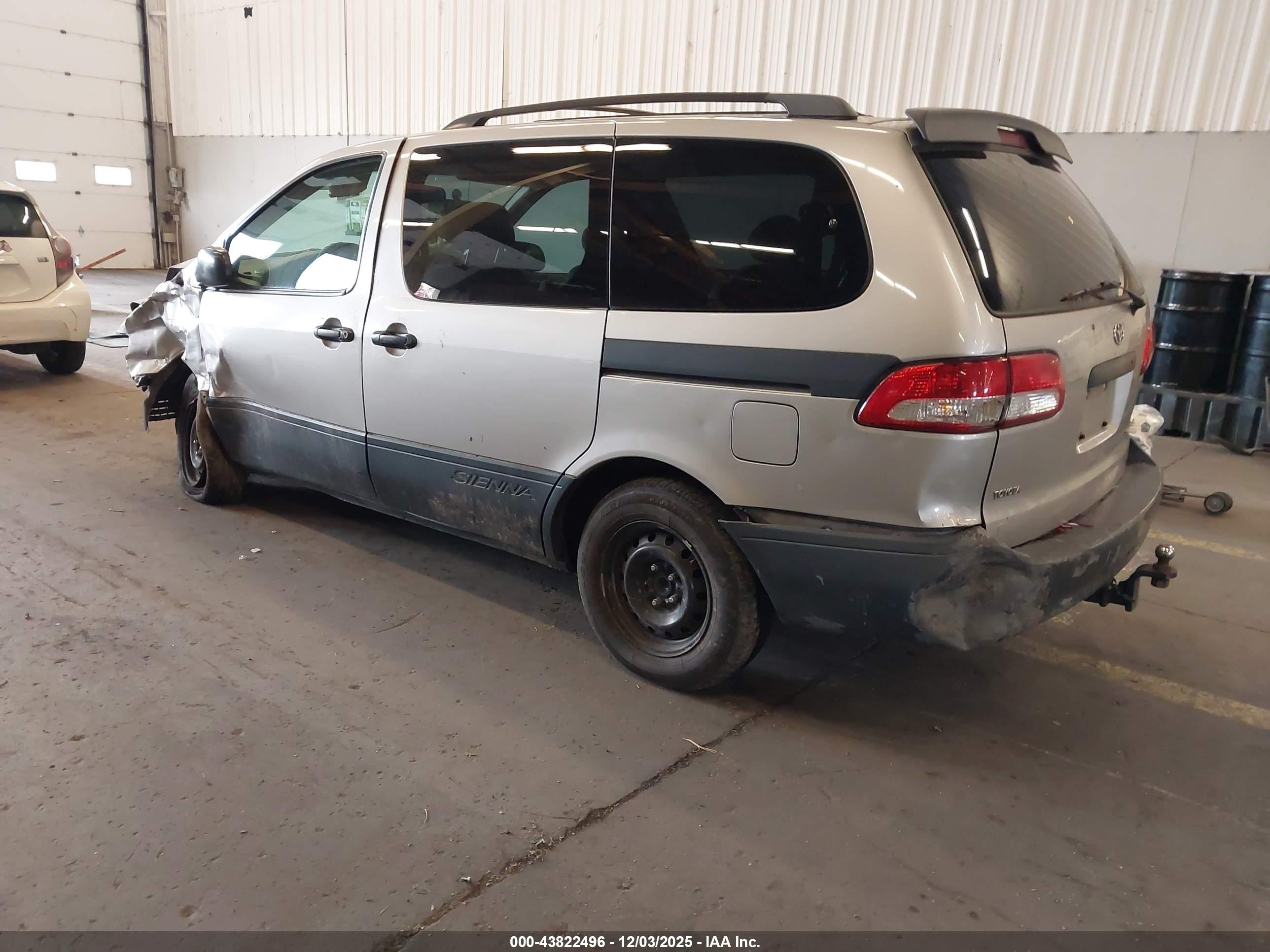 TOYOTA SIENNA image 3