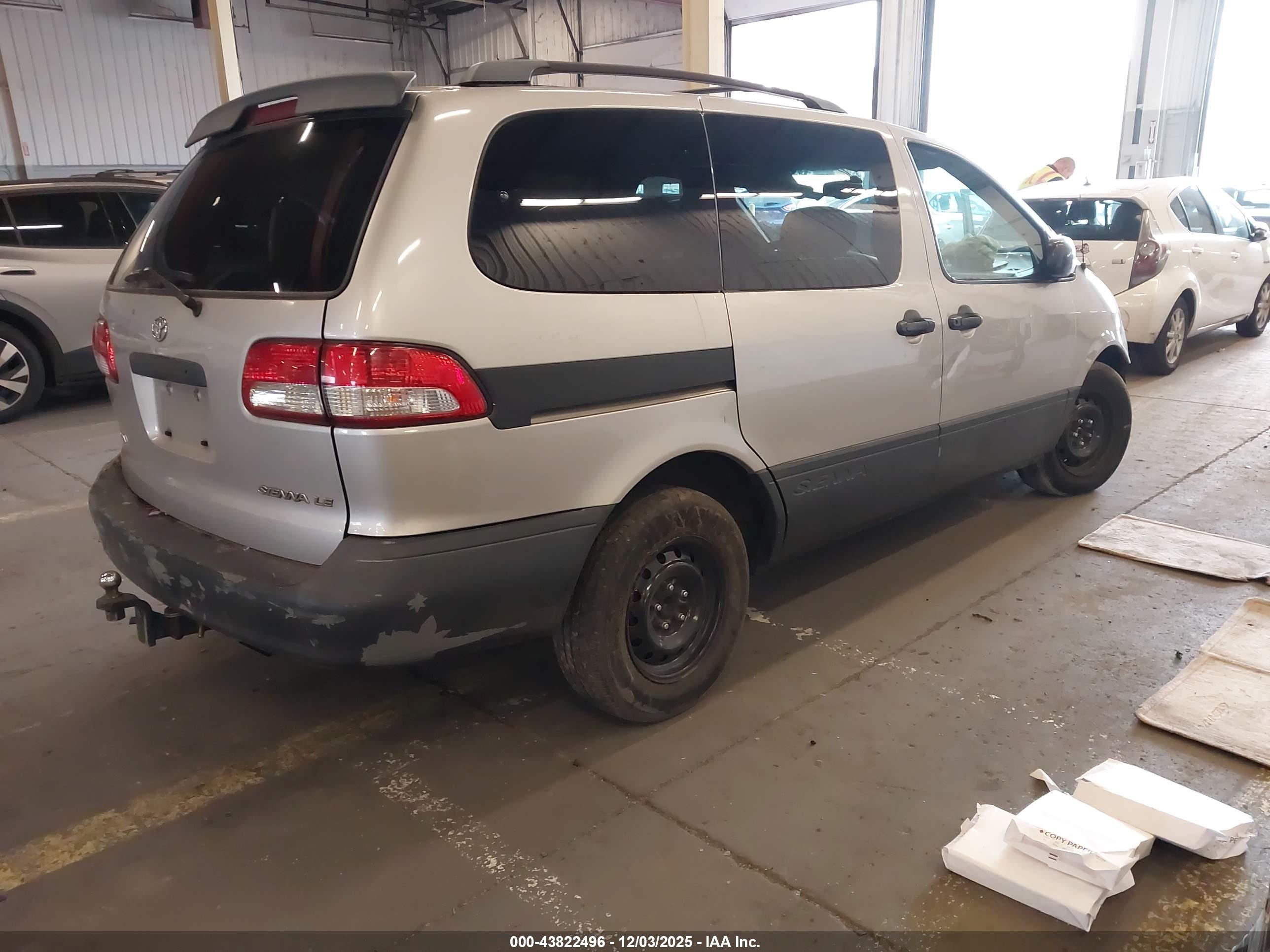 TOYOTA SIENNA image 4