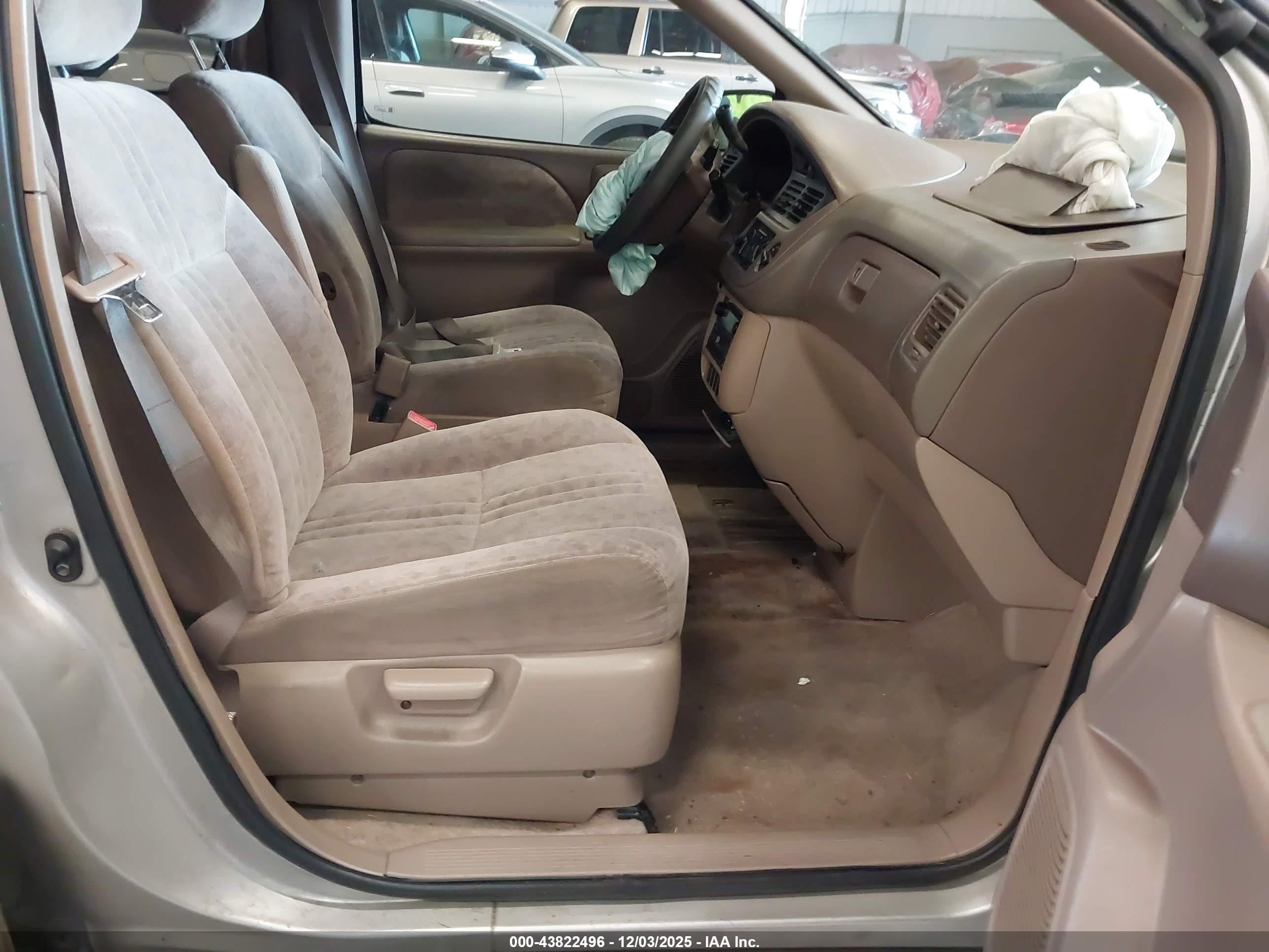 TOYOTA SIENNA image 5