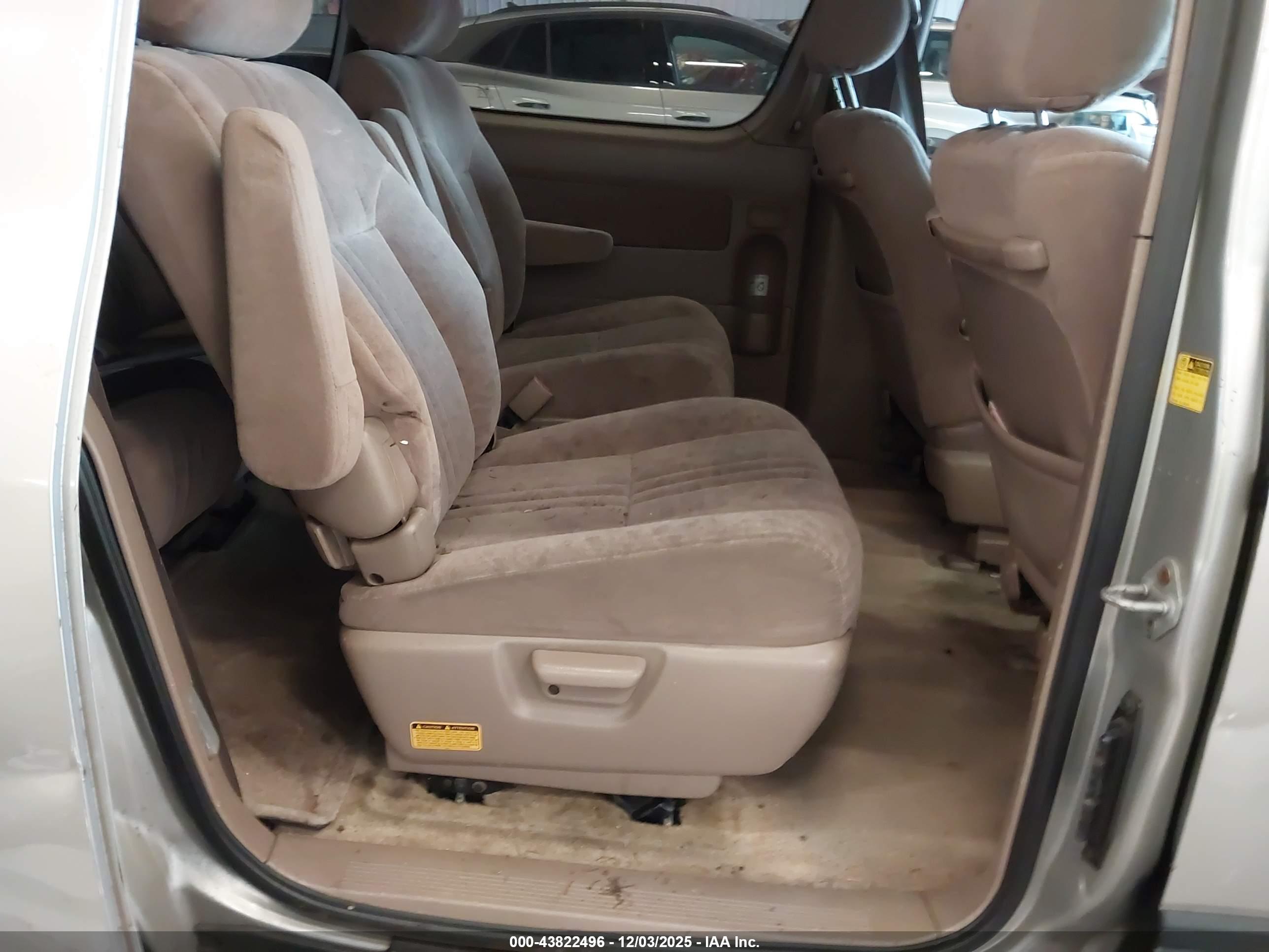 TOYOTA SIENNA image 8
