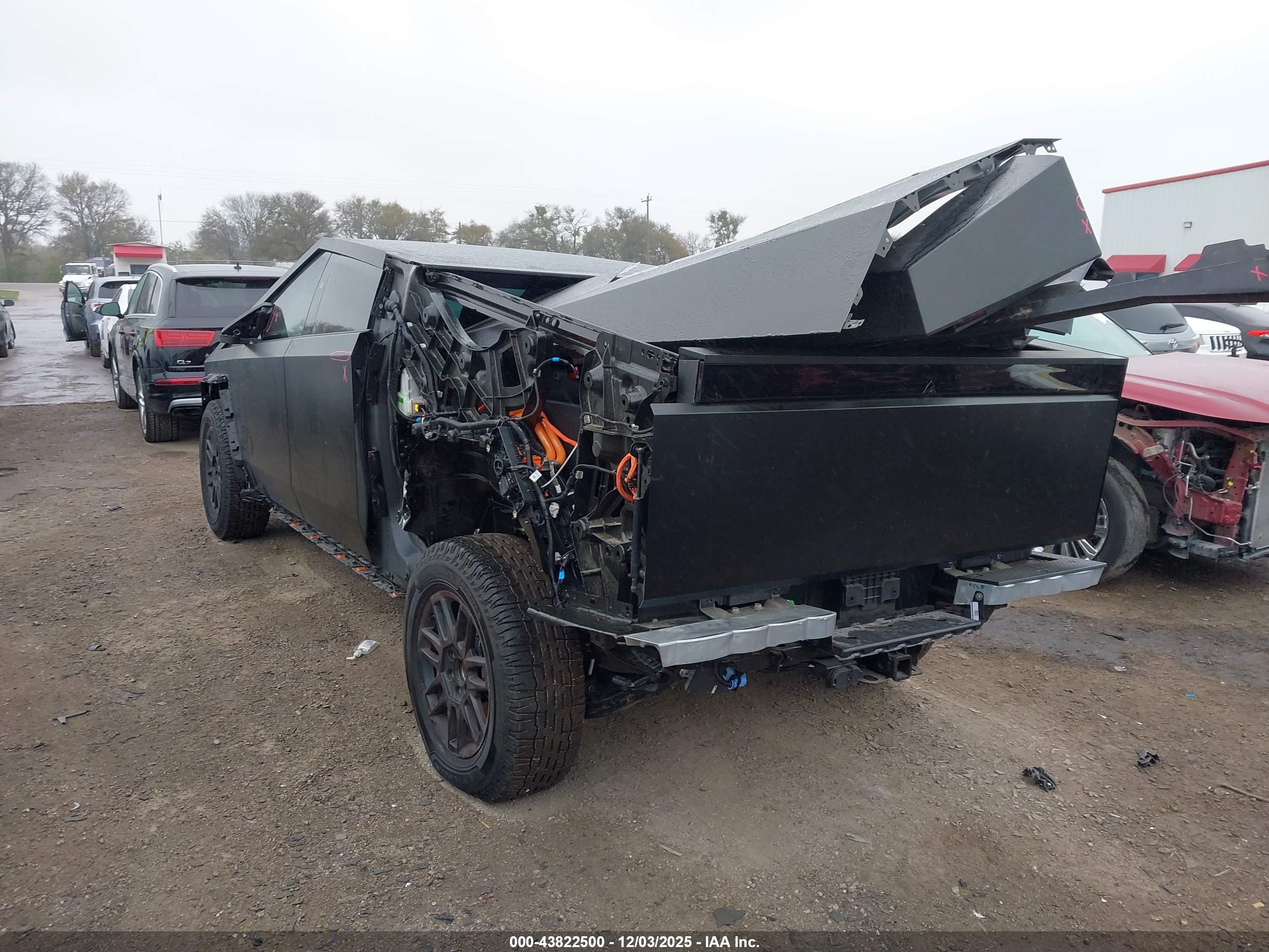 TESLA CYBERTRUCK image 3