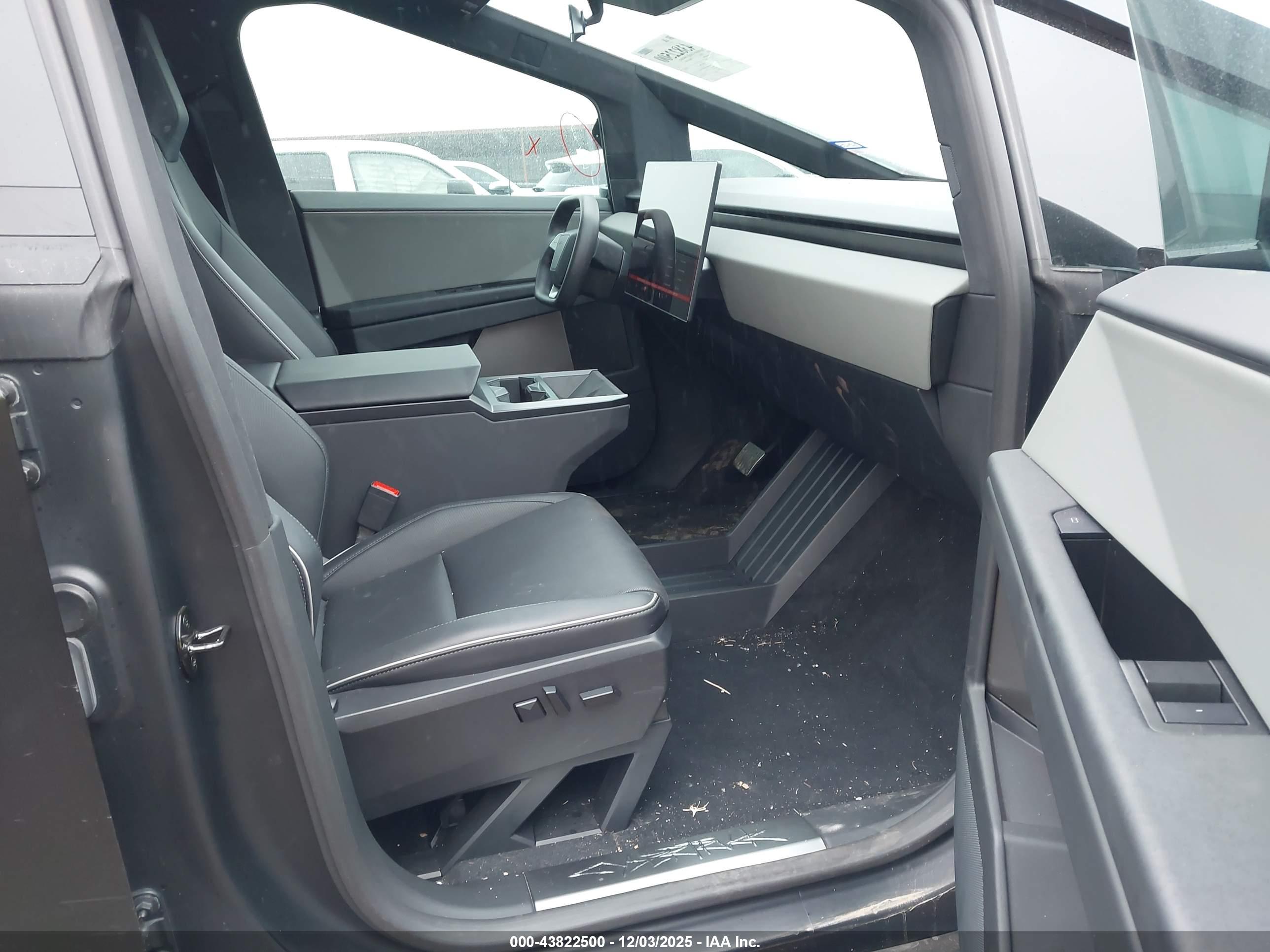 TESLA CYBERTRUCK image 5