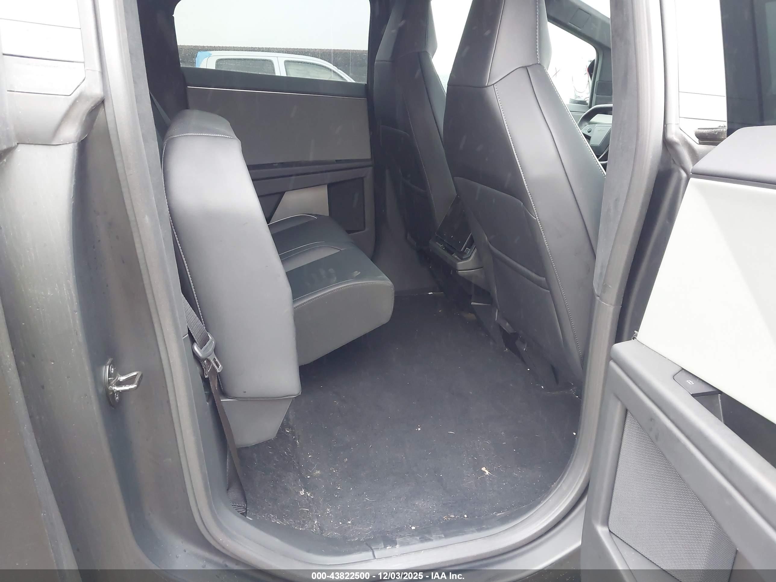 TESLA CYBERTRUCK image 8