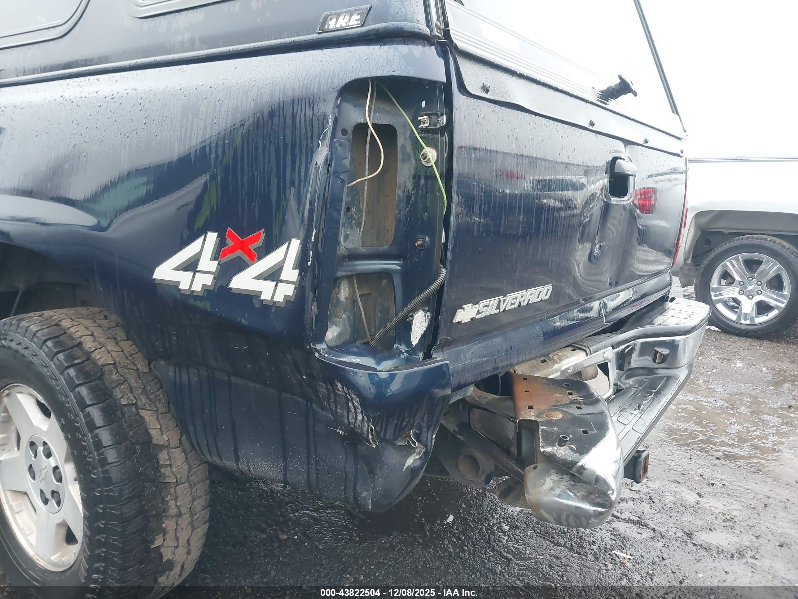 CHEVROLET SILVERADO image 6