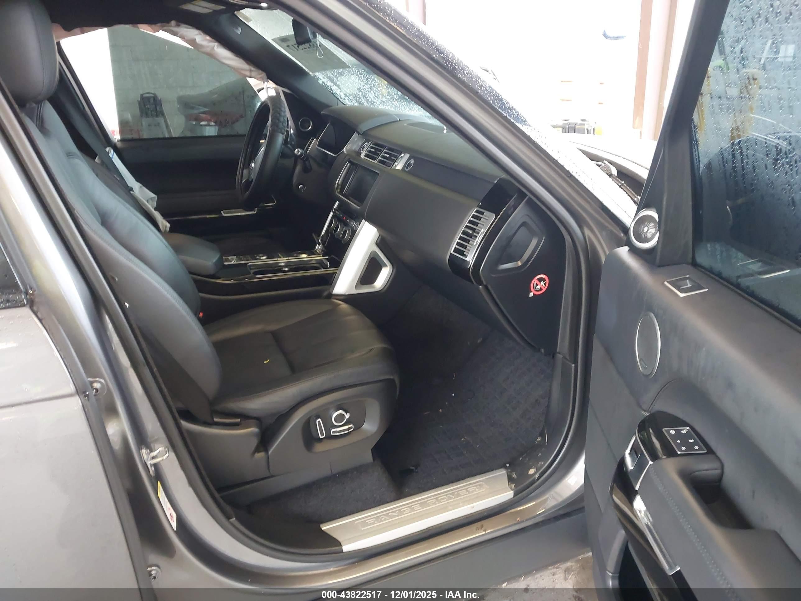 LAND ROVER image 5