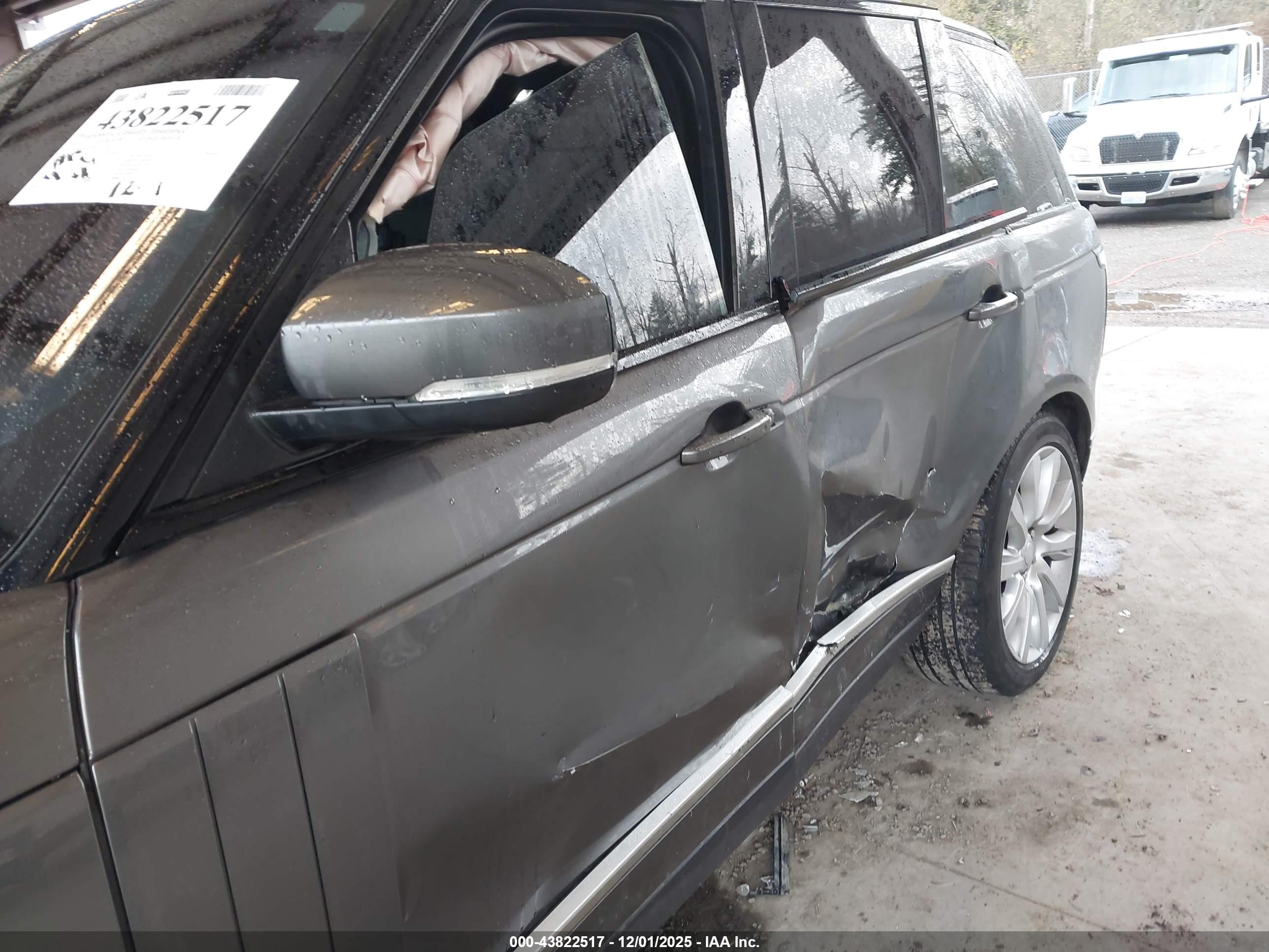 LAND ROVER image 6
