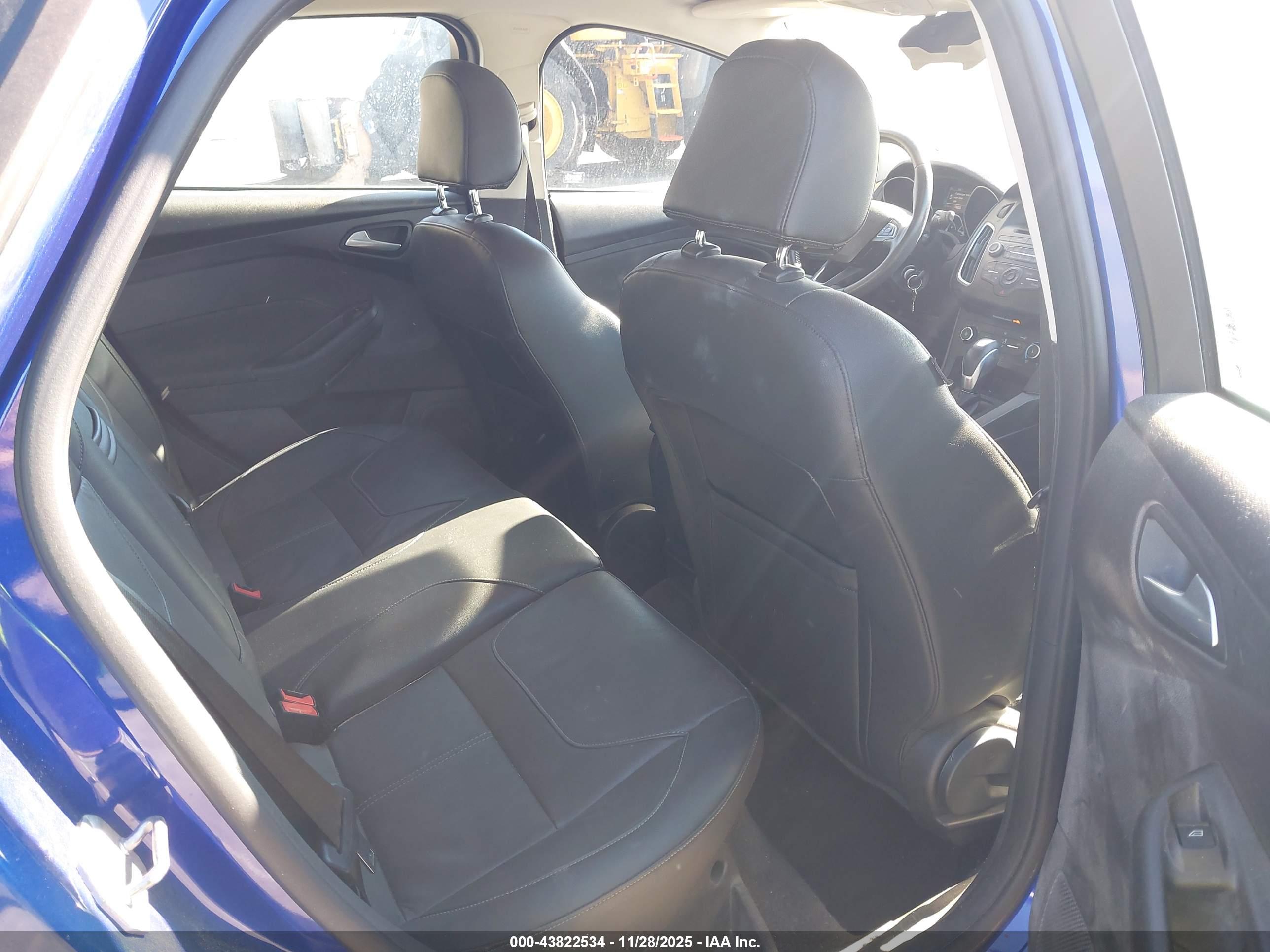 FORD FOCUS image 8