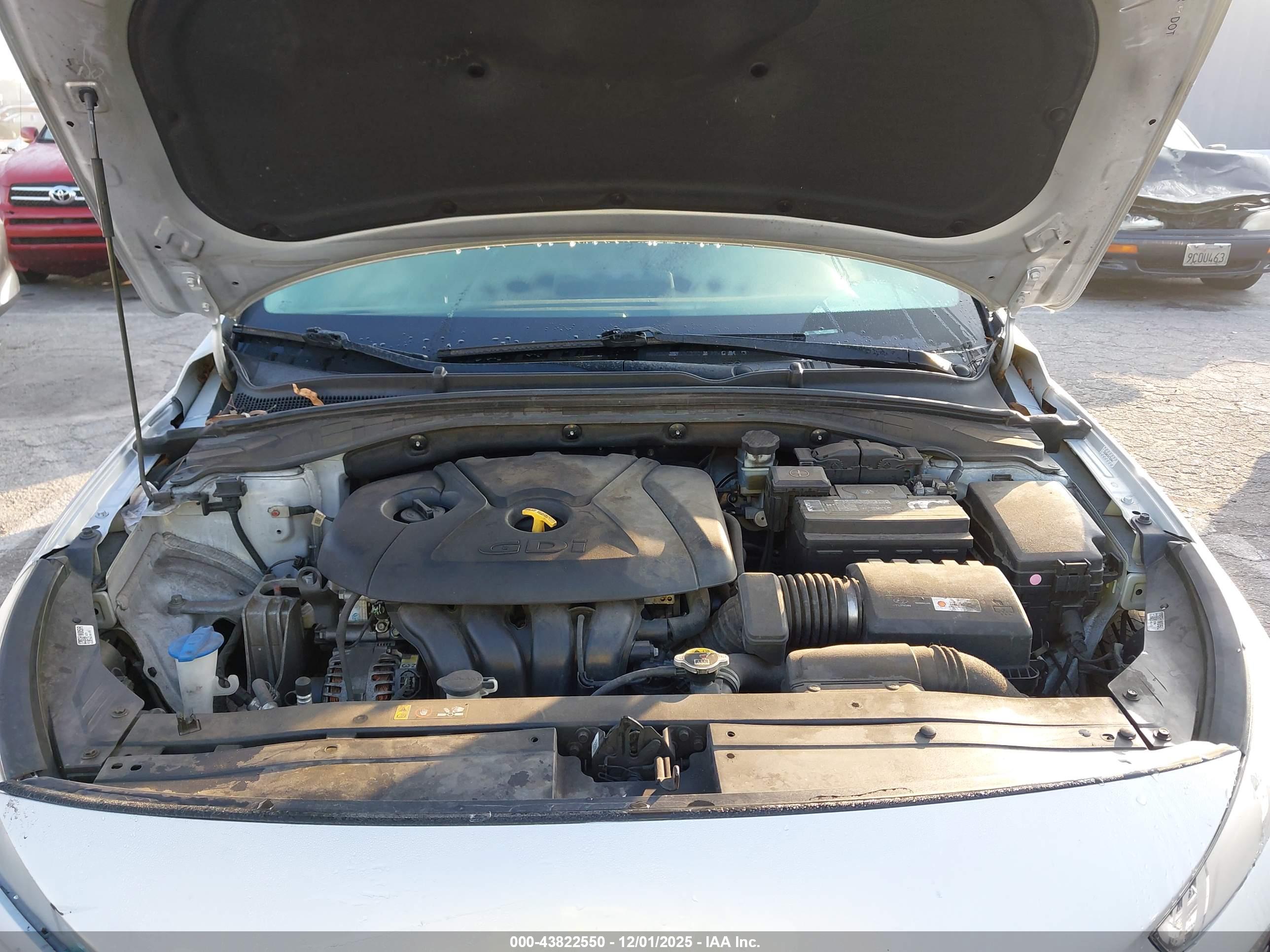 HYUNDAI ELANTRA image 10