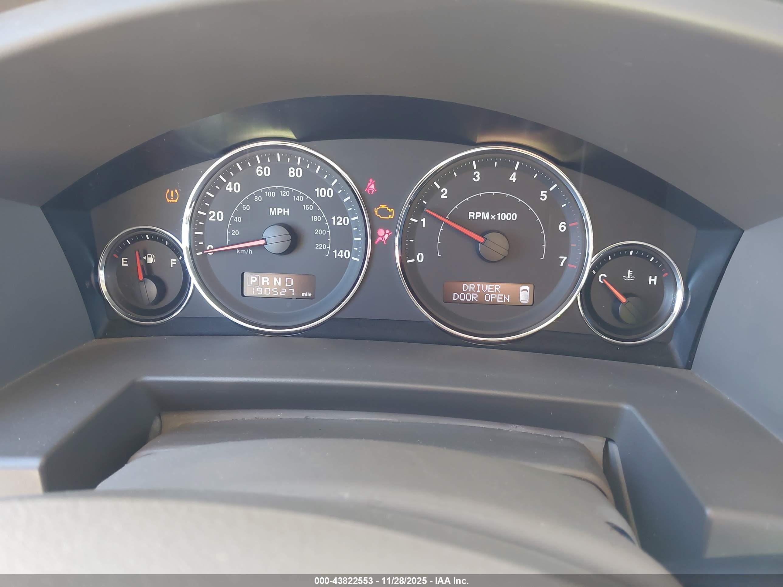 JEEP COMMANDER image 7