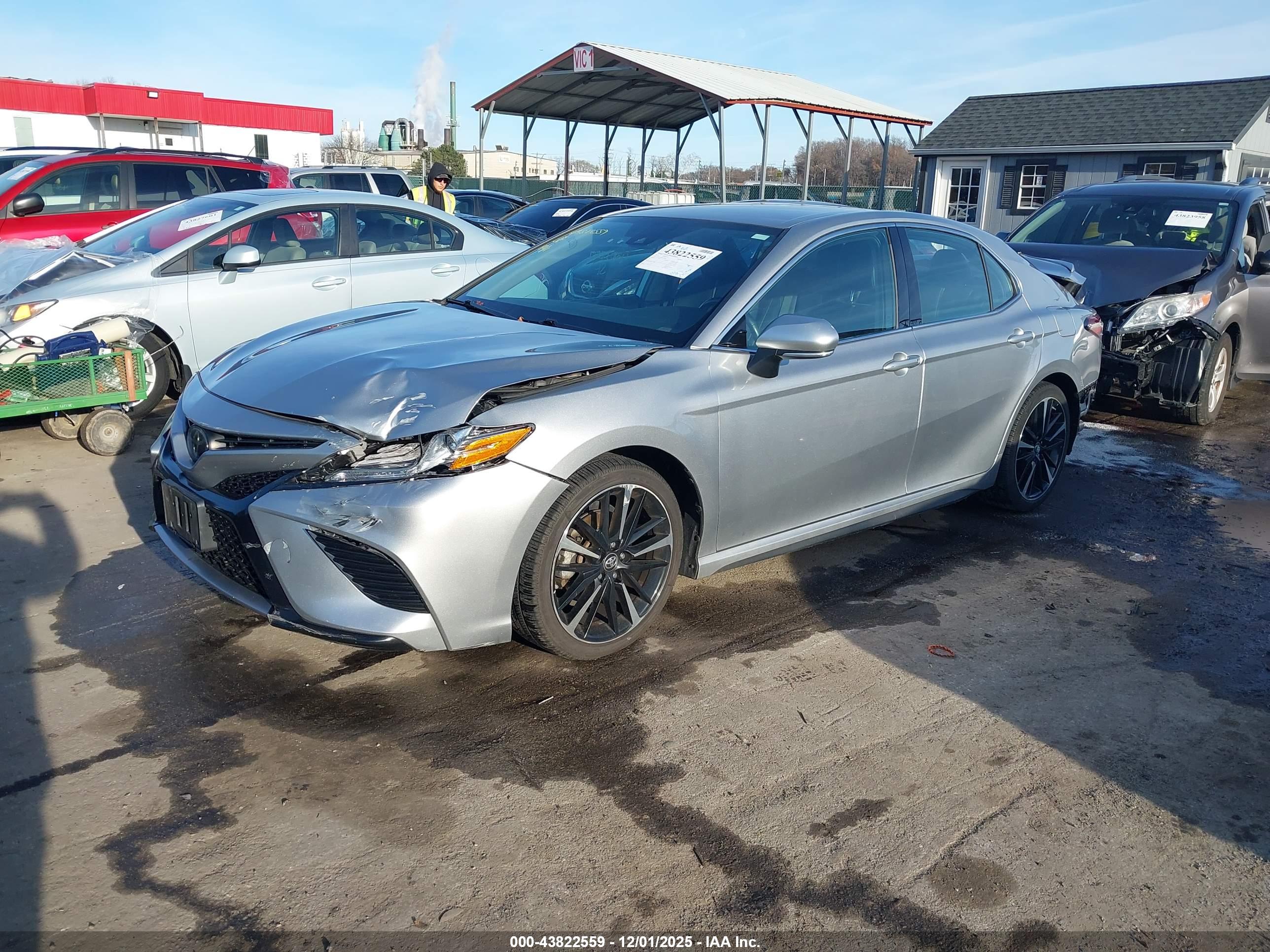 TOYOTA CAMRY image 2