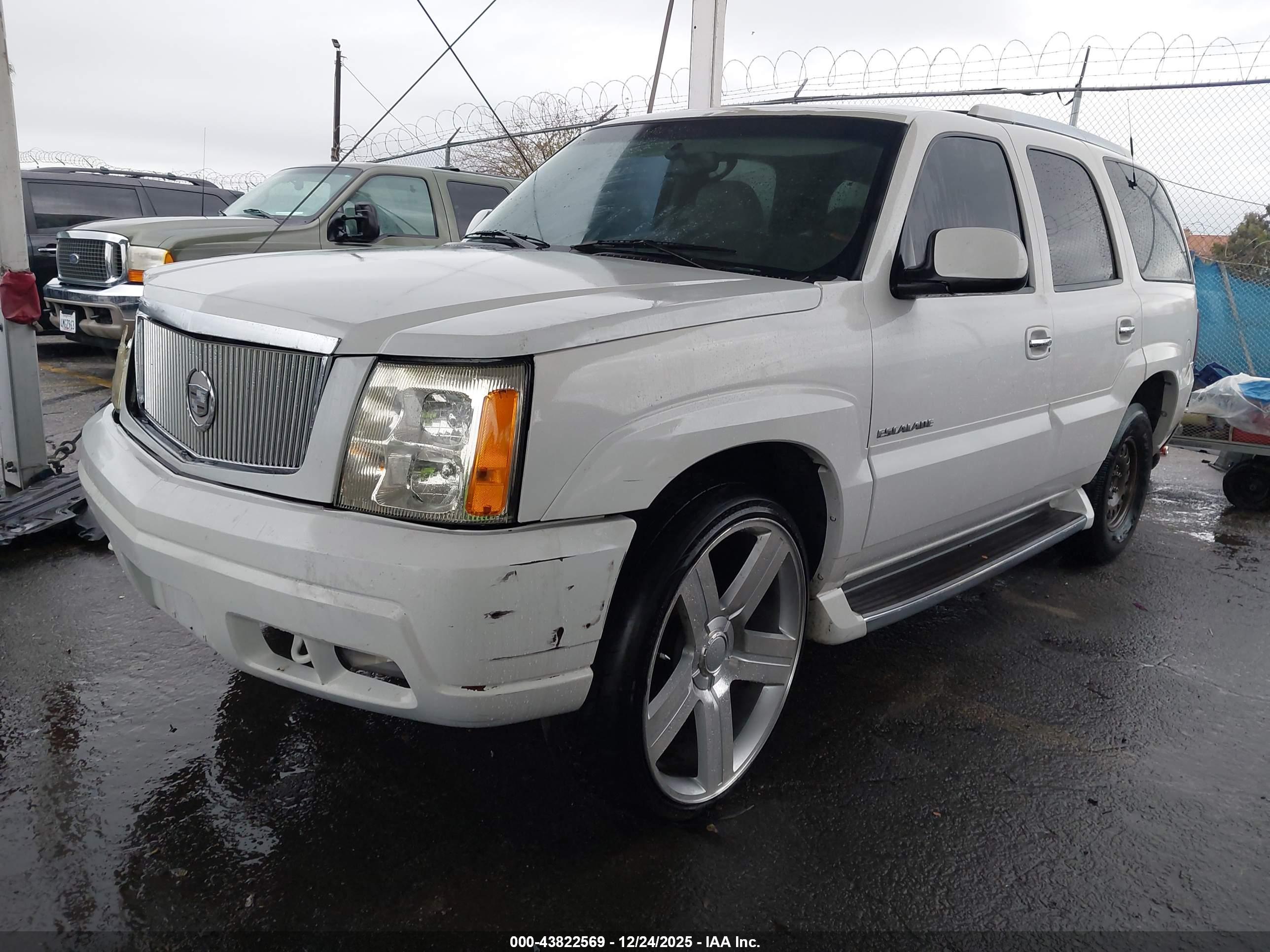 CADILLAC ESCALADE image 2