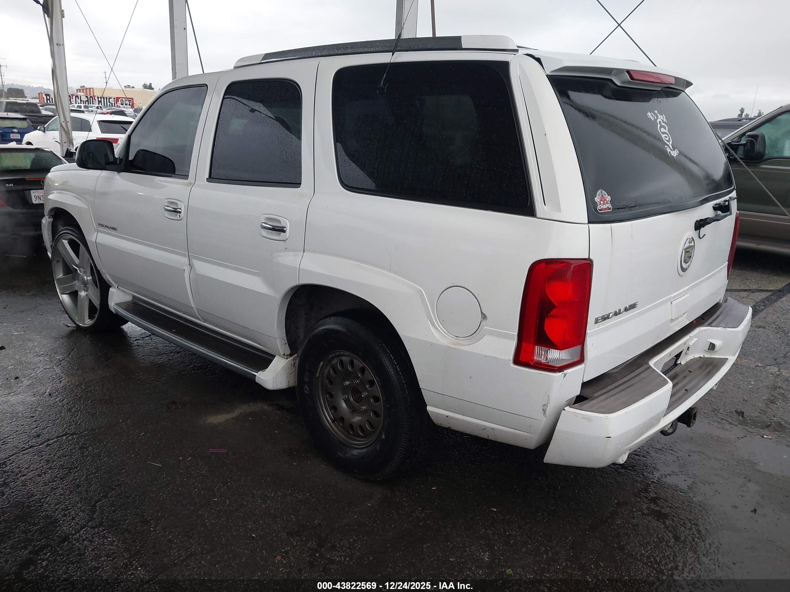 CADILLAC ESCALADE image 3