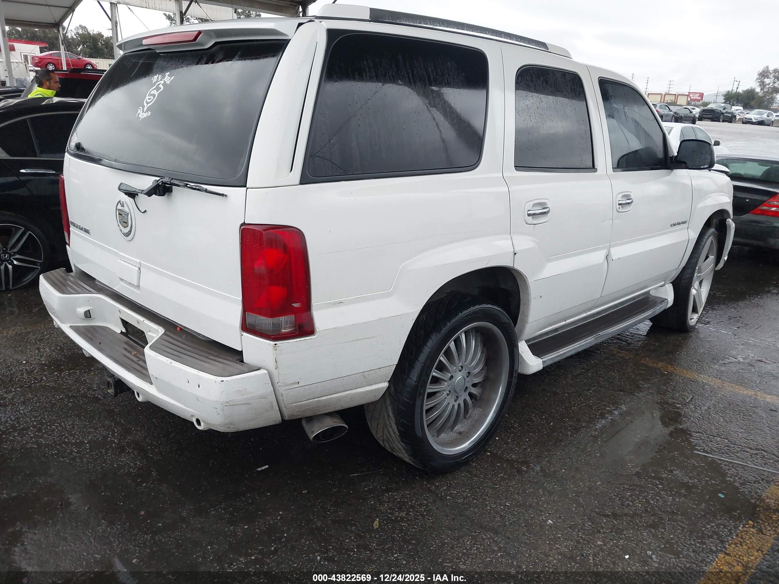 CADILLAC ESCALADE image 4