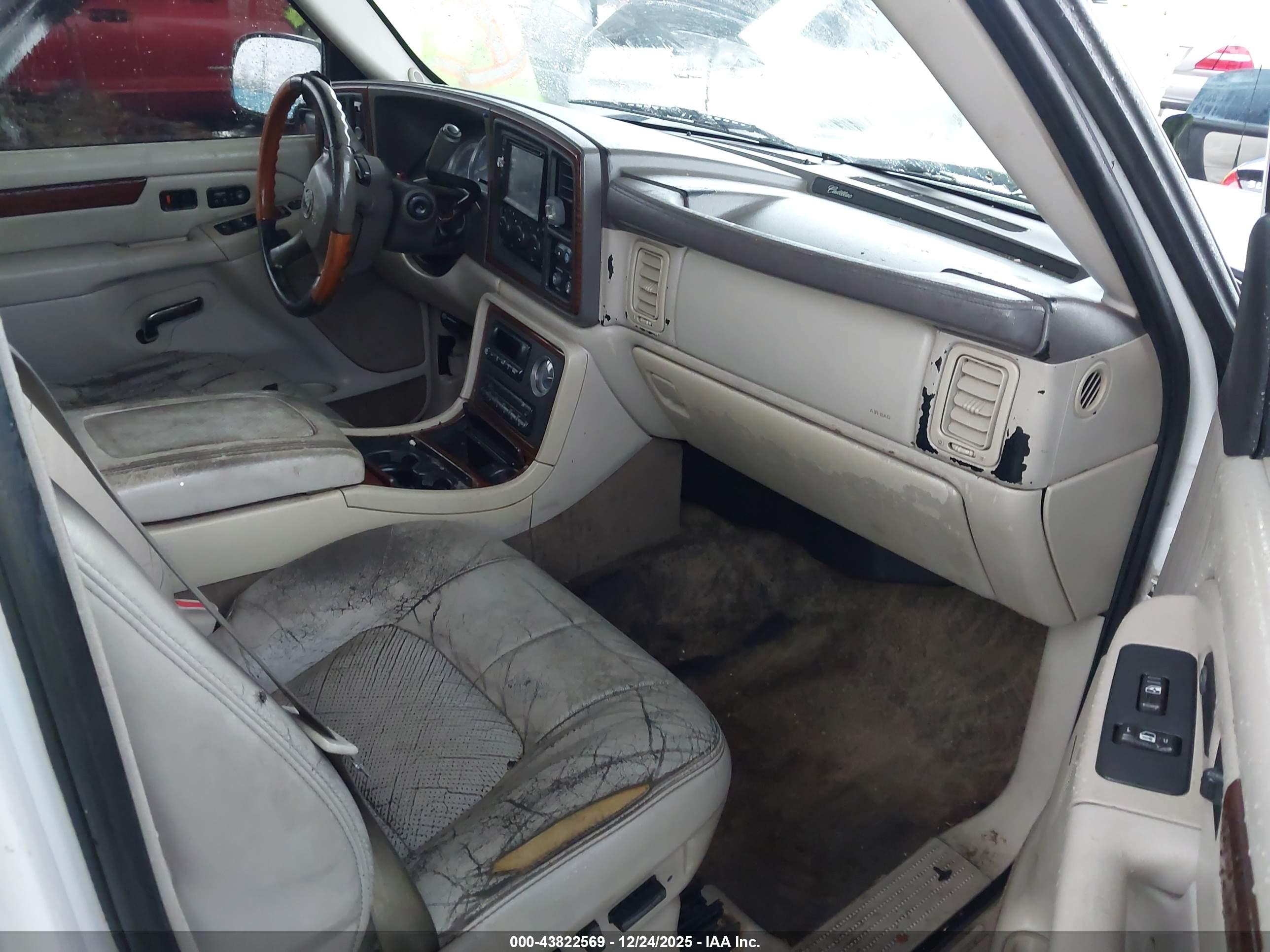 CADILLAC ESCALADE image 5