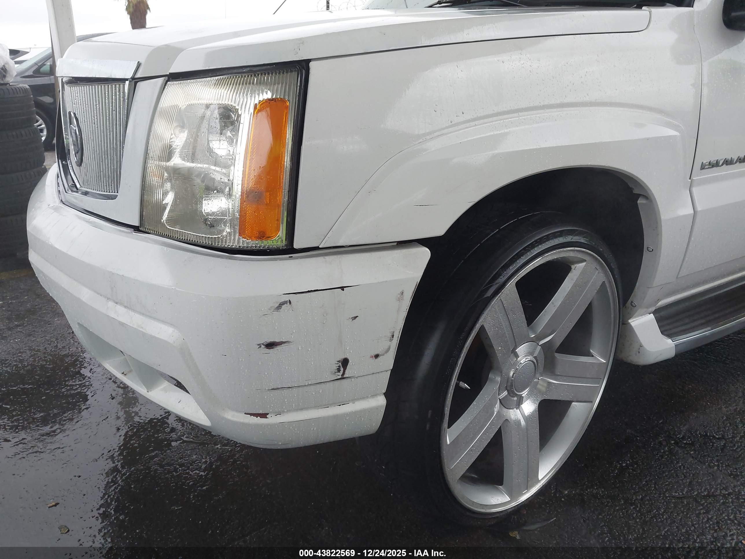 CADILLAC ESCALADE image 6