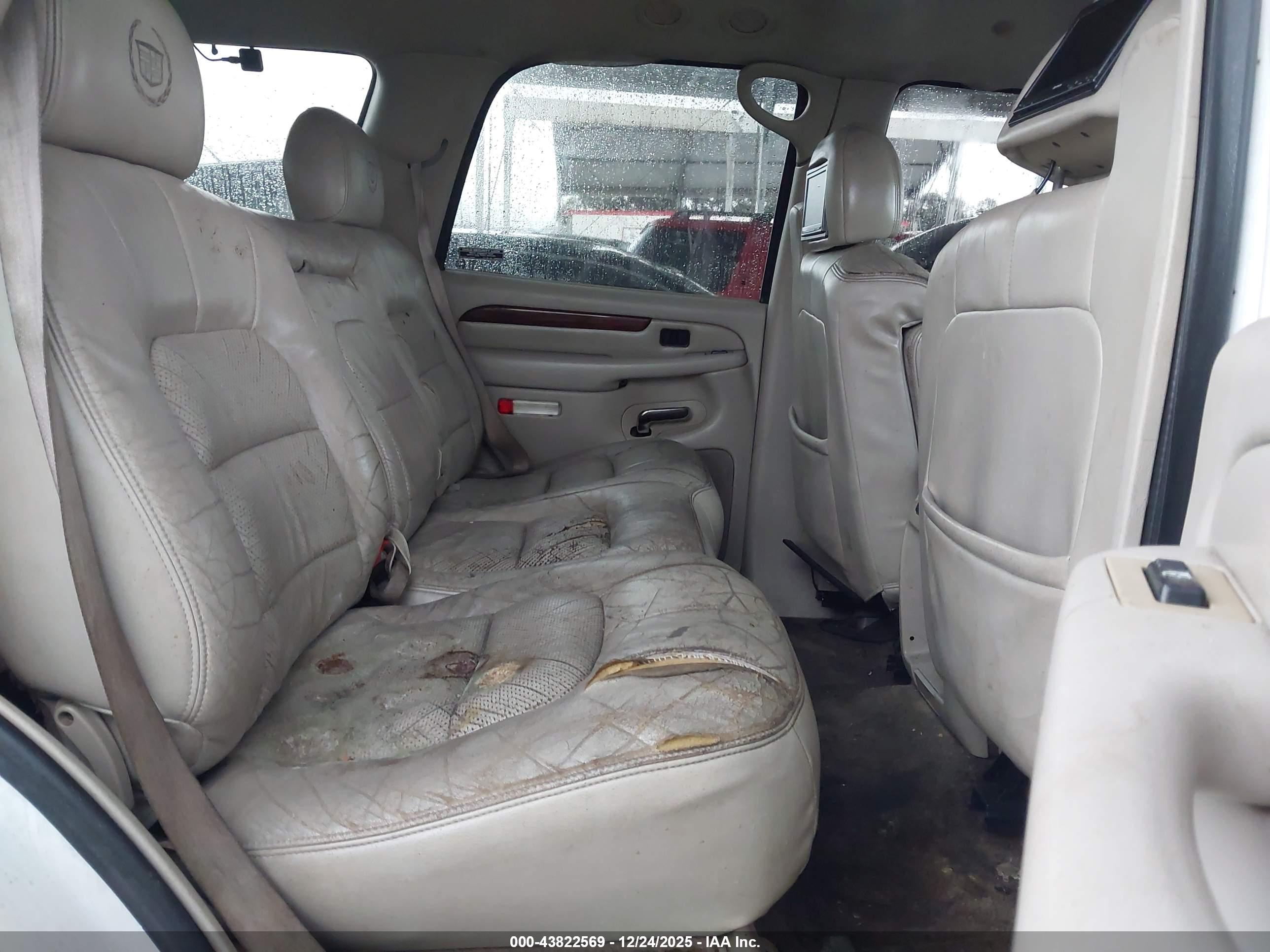 CADILLAC ESCALADE image 8