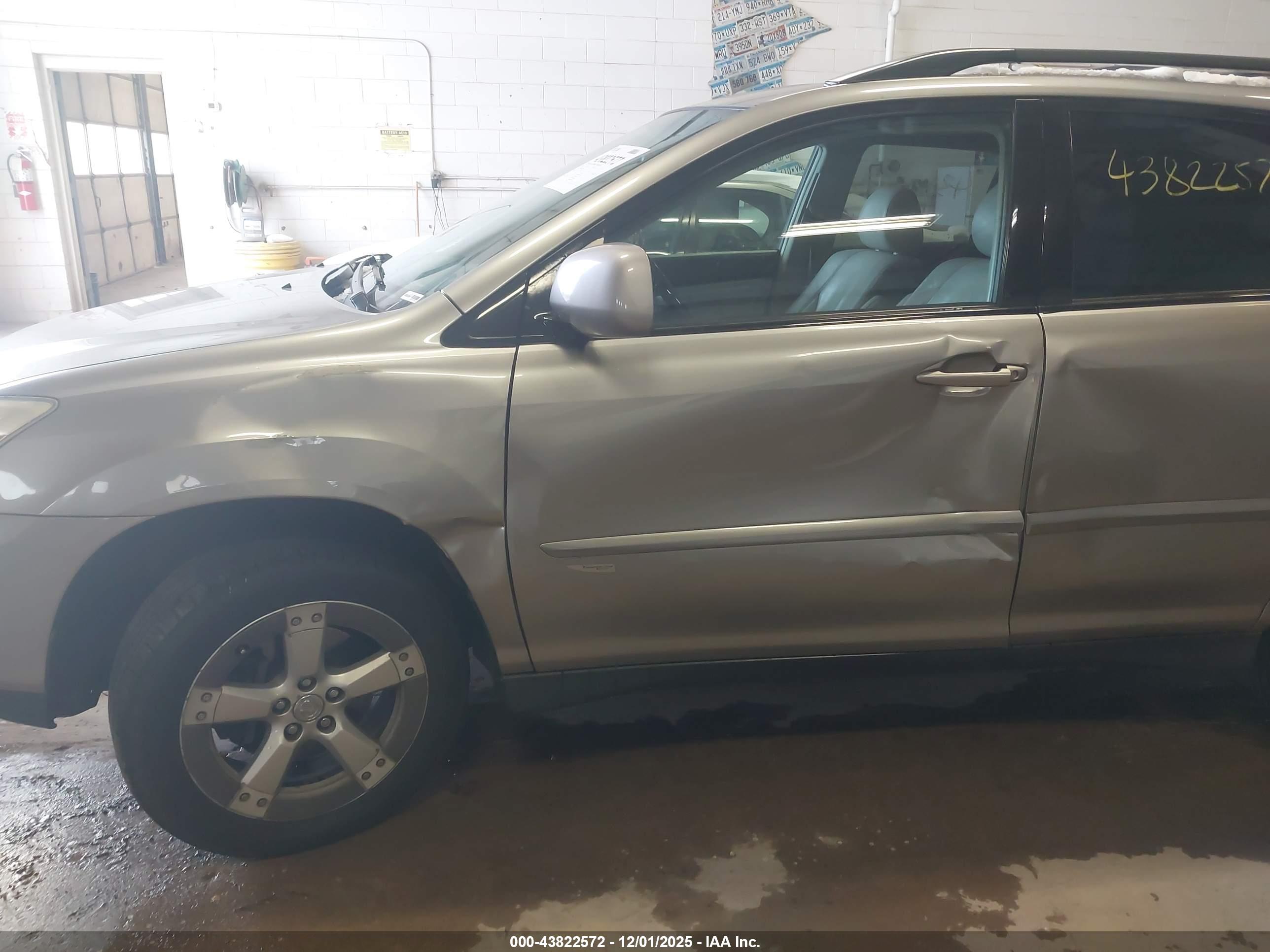 LEXUS RX image 6