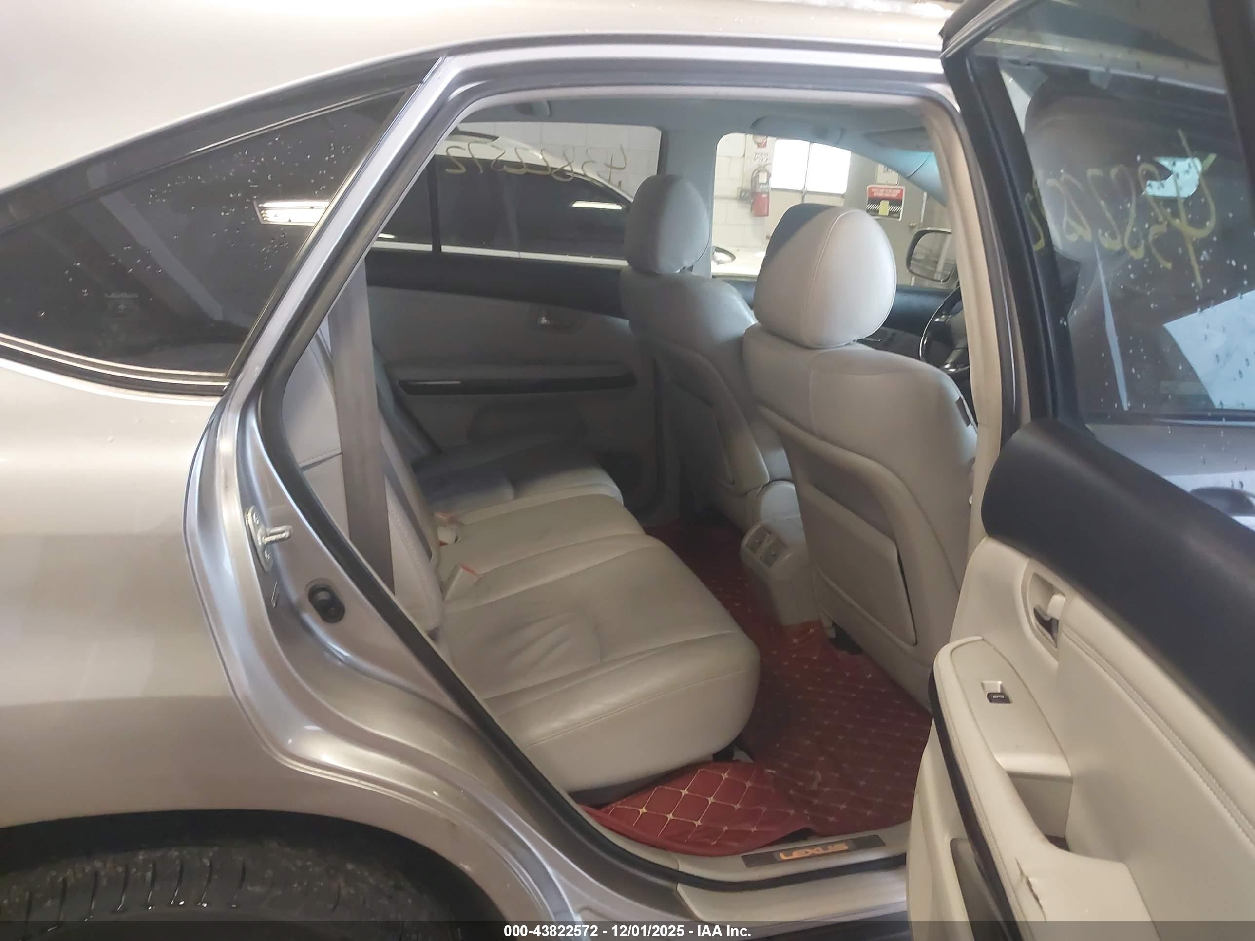LEXUS RX image 8