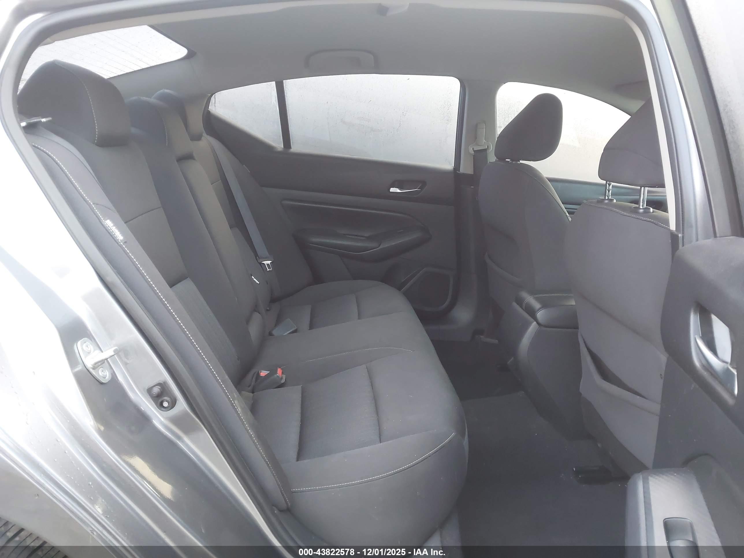 NISSAN ALTIMA image 8