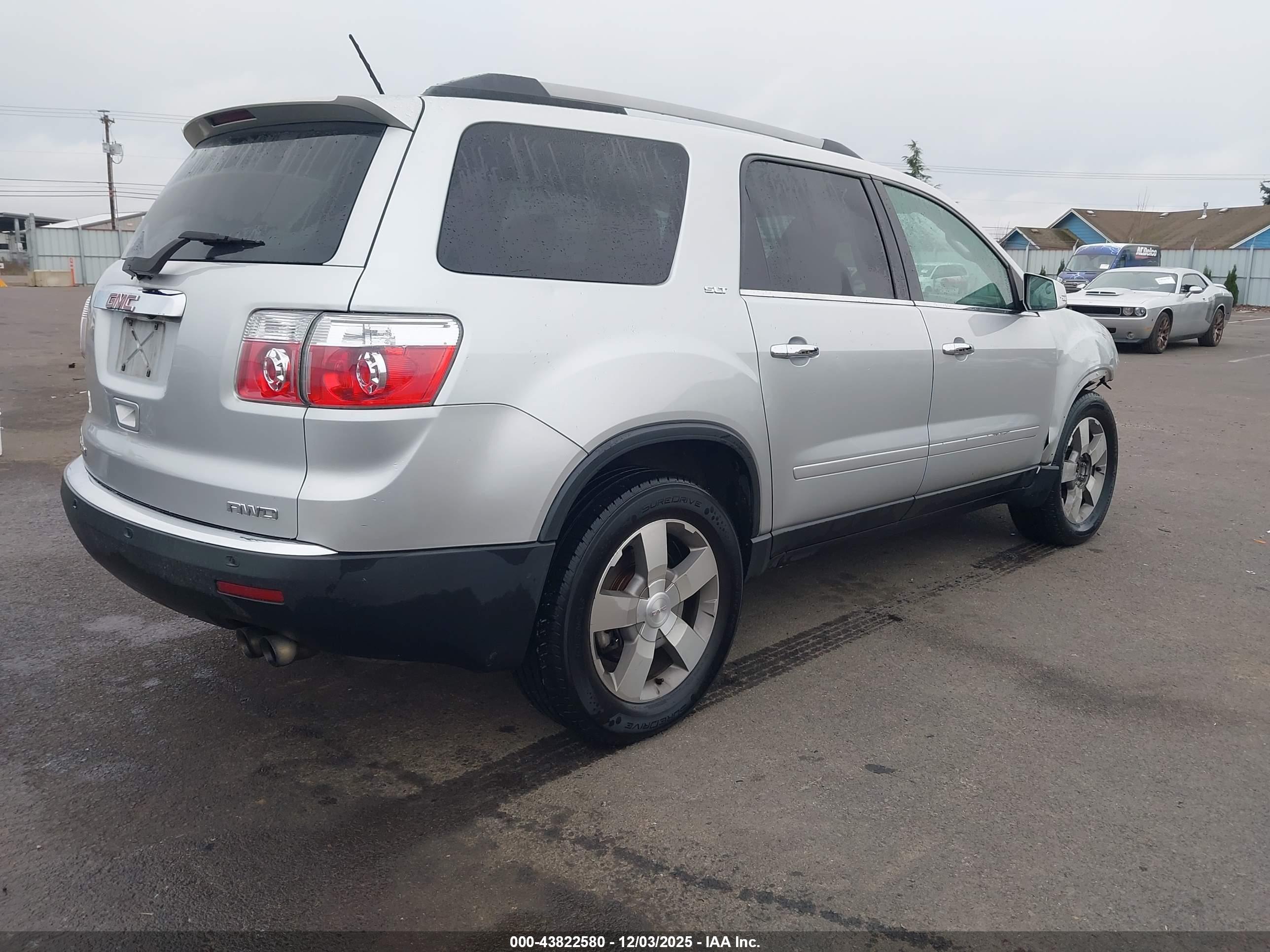 GMC ACADIA image 4