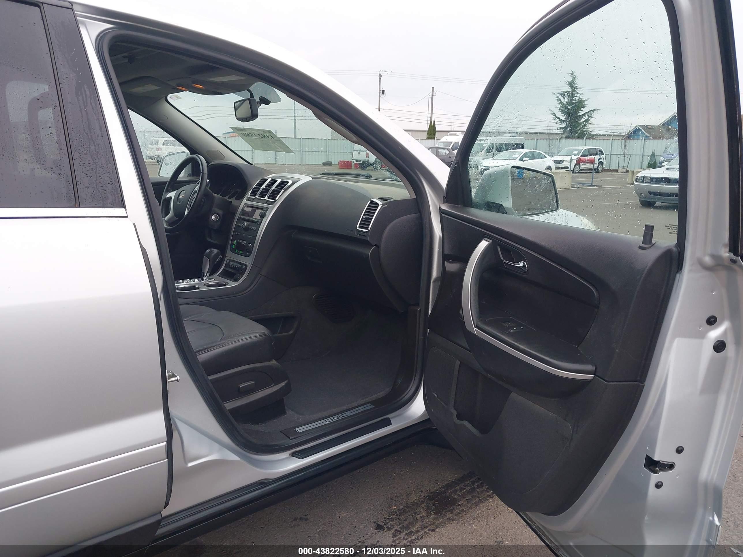 GMC ACADIA image 5