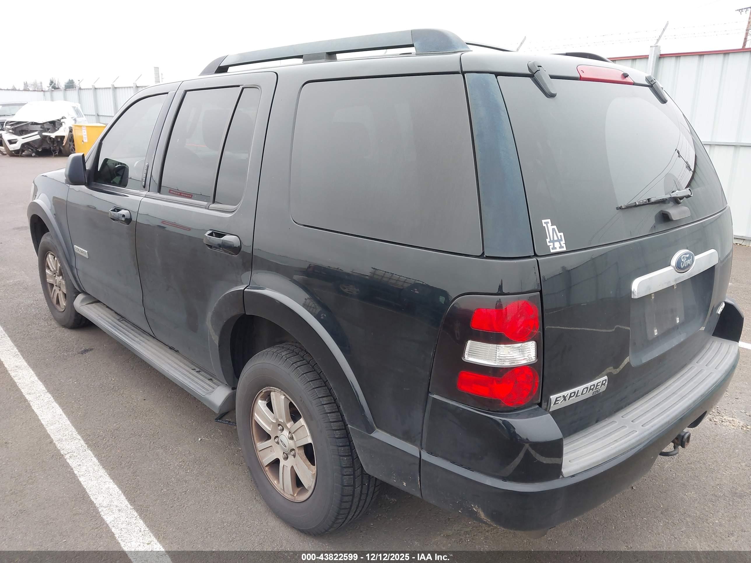 FORD EXPLORER image 3