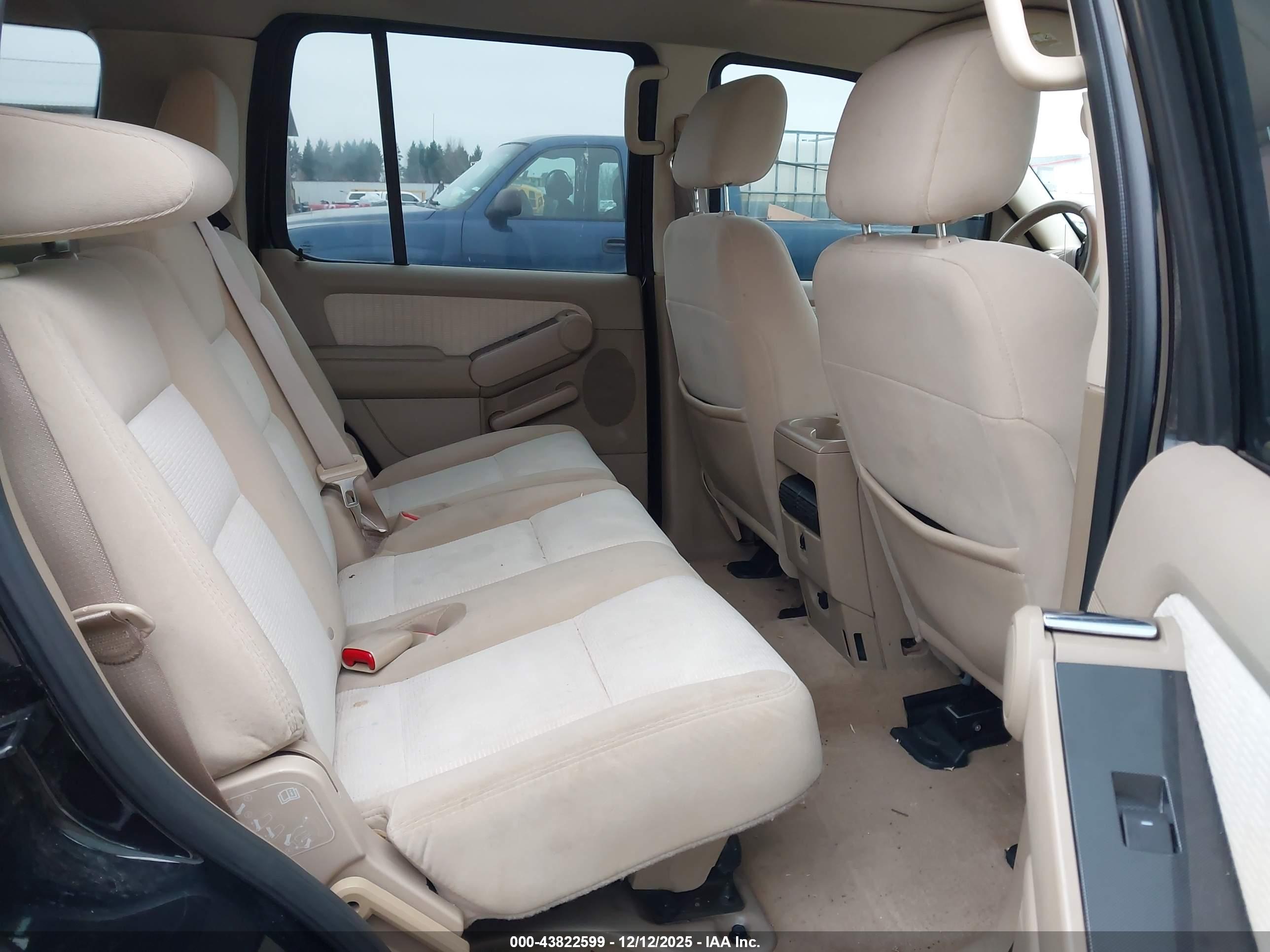 FORD EXPLORER image 8