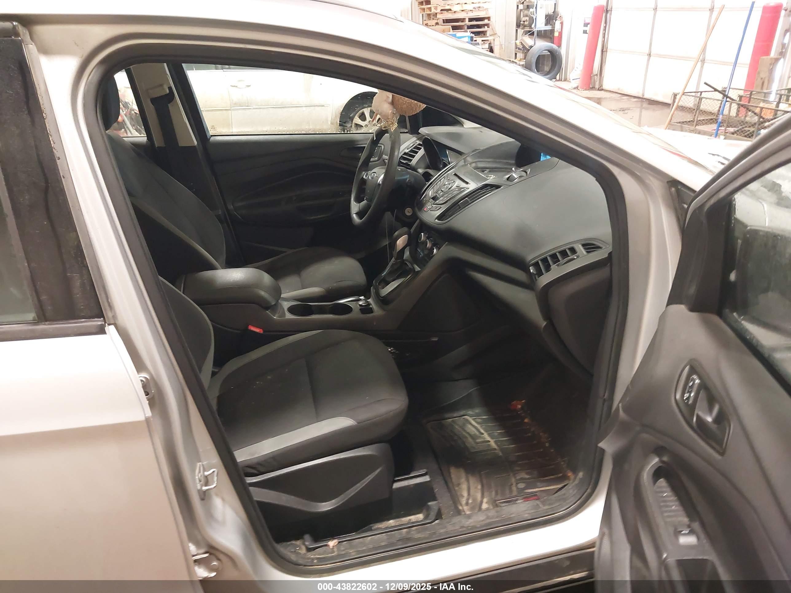 FORD ESCAPE image 5