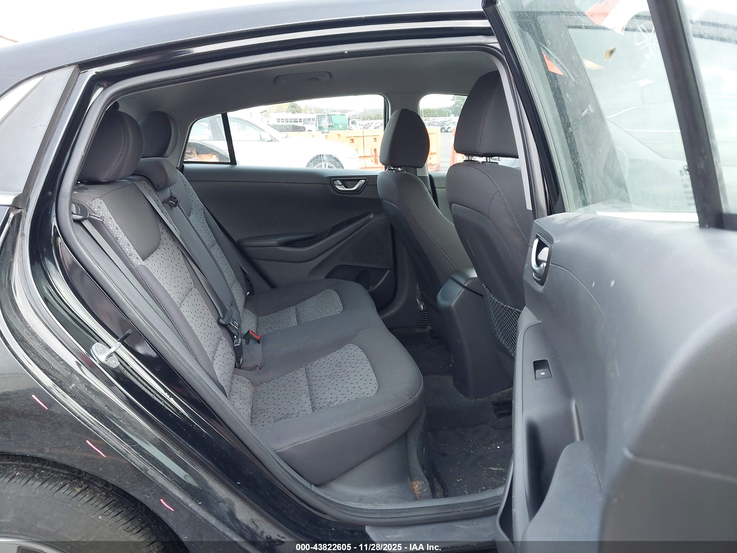 HYUNDAI IONIQ image 8