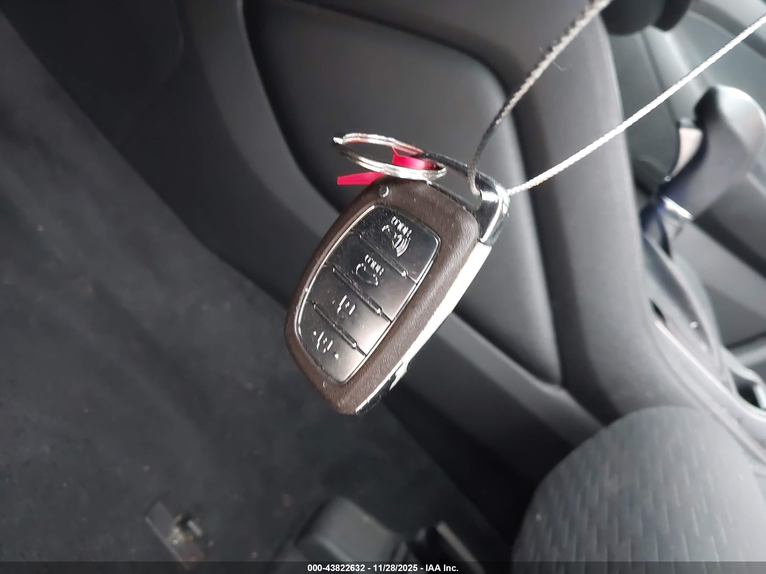 HYUNDAI TUCSON image 11