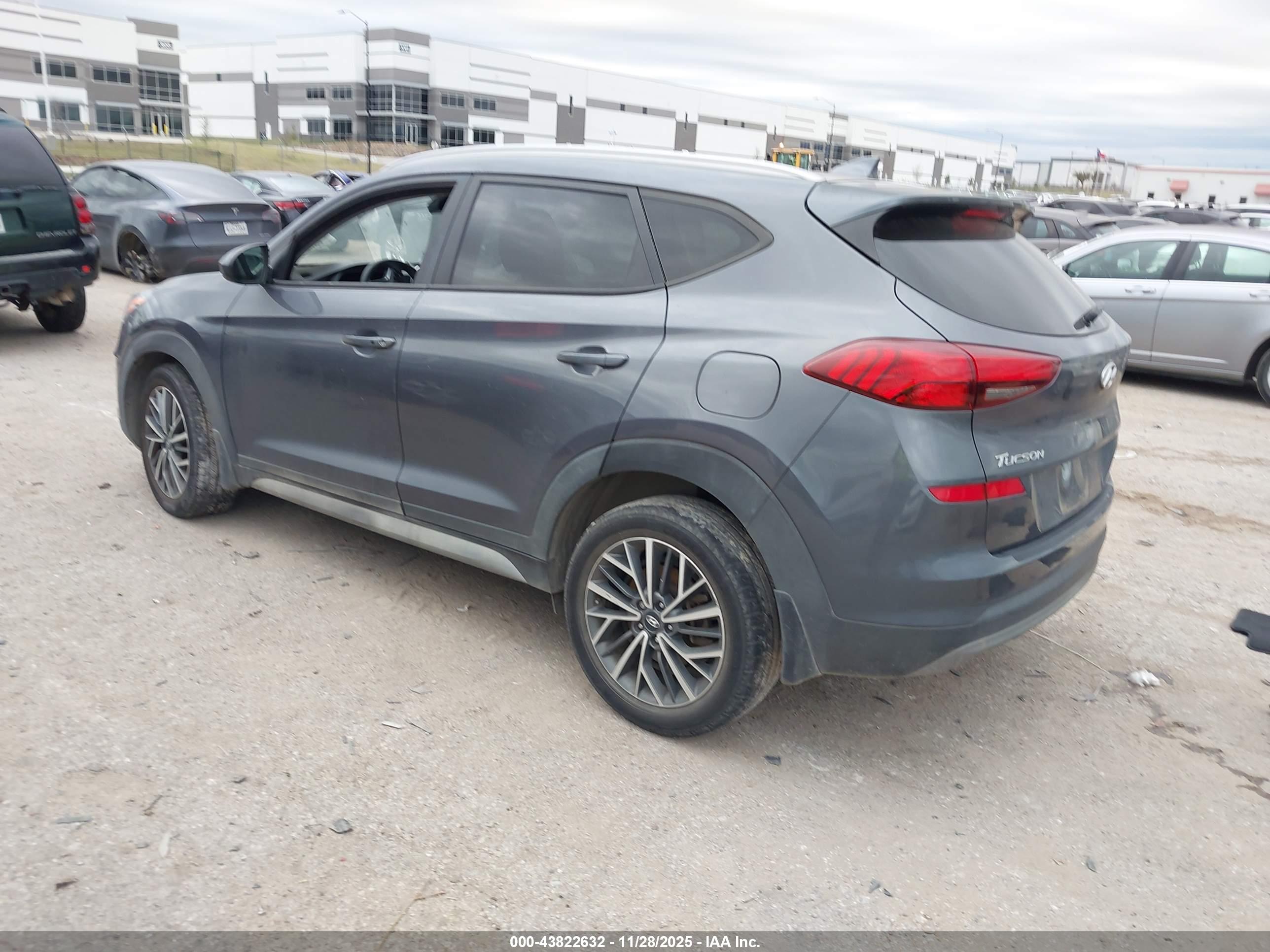 HYUNDAI TUCSON image 3