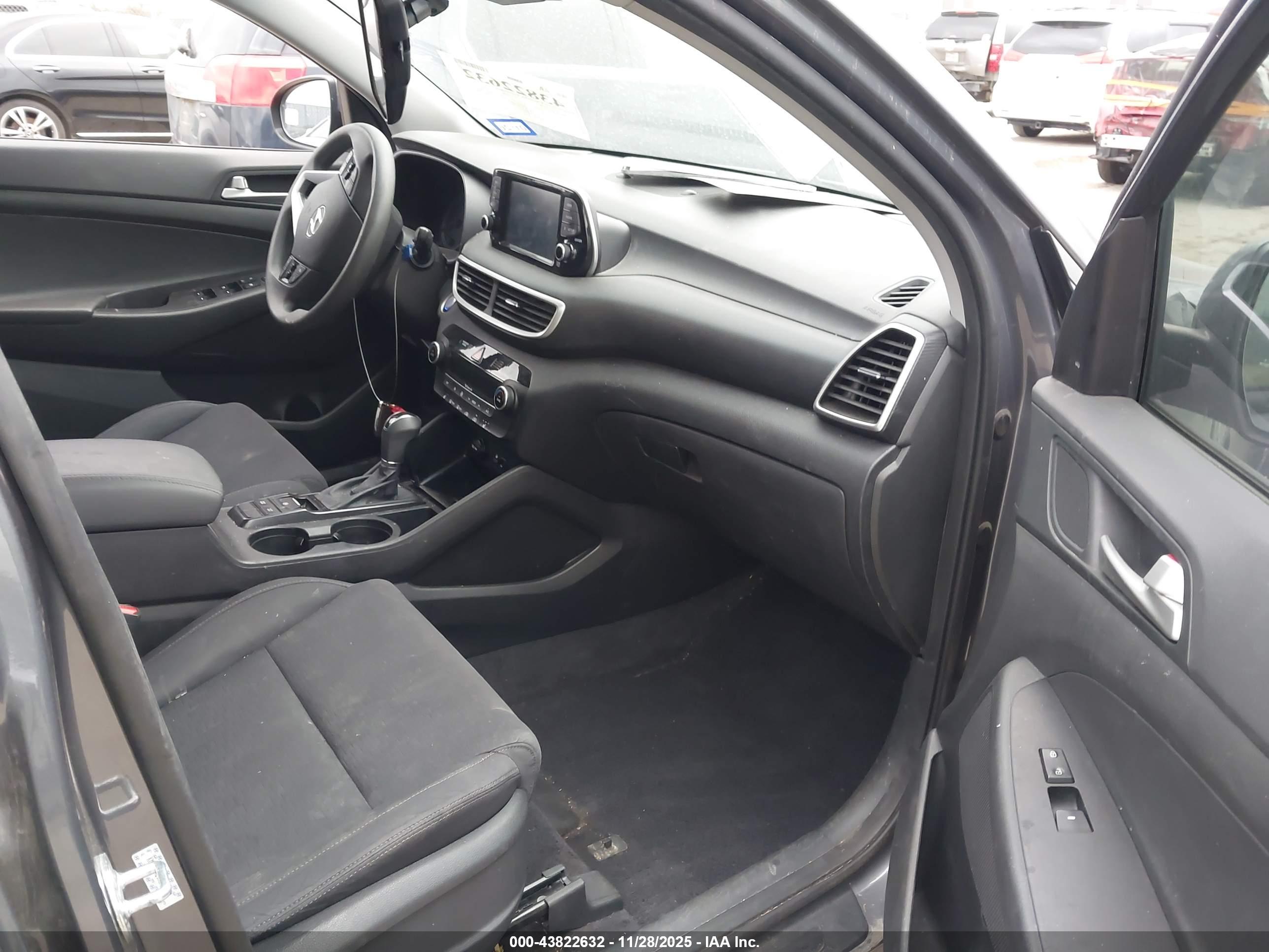 HYUNDAI TUCSON image 5
