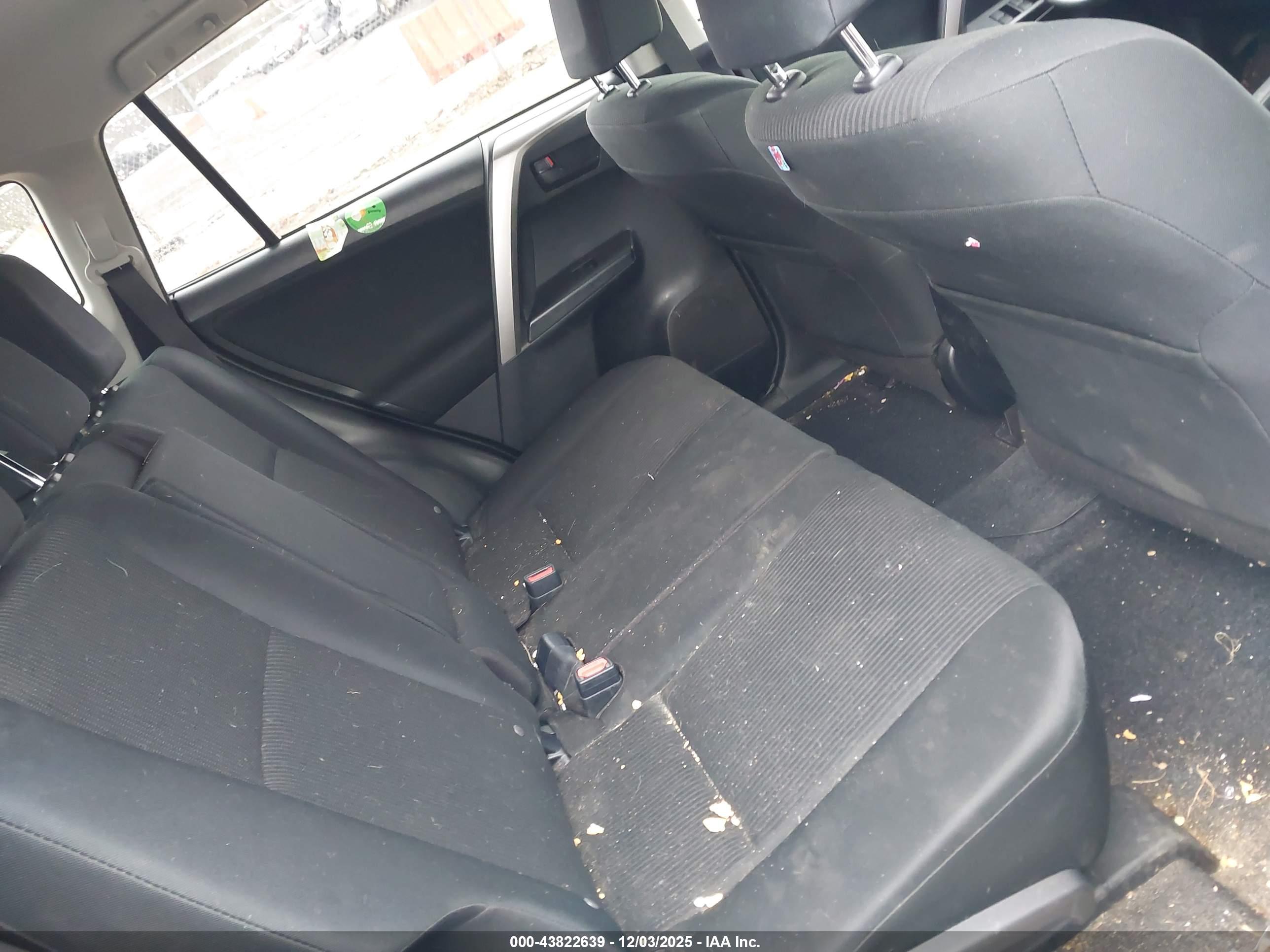 TOYOTA RAV4 image 8