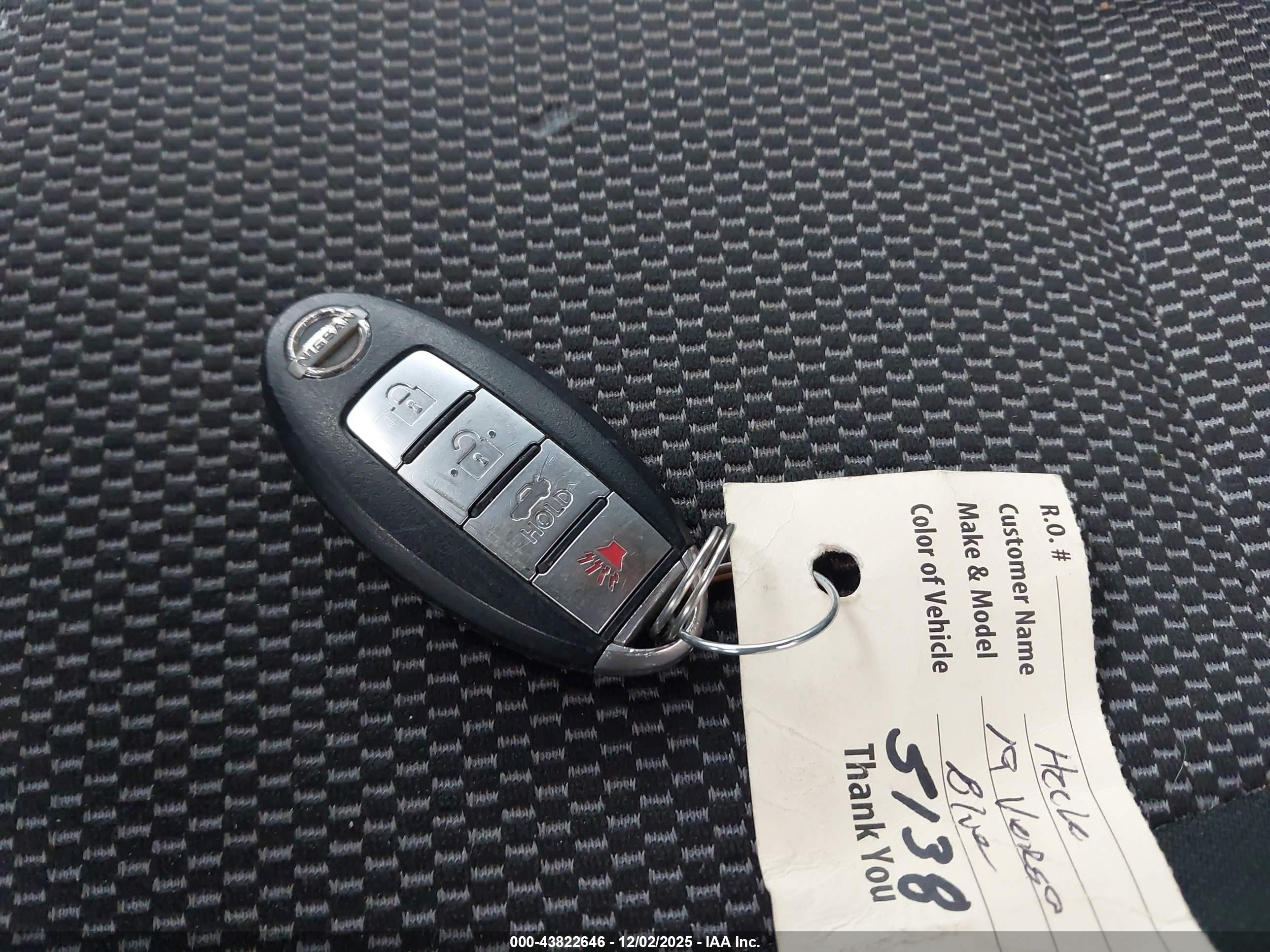 NISSAN VERSA image 11