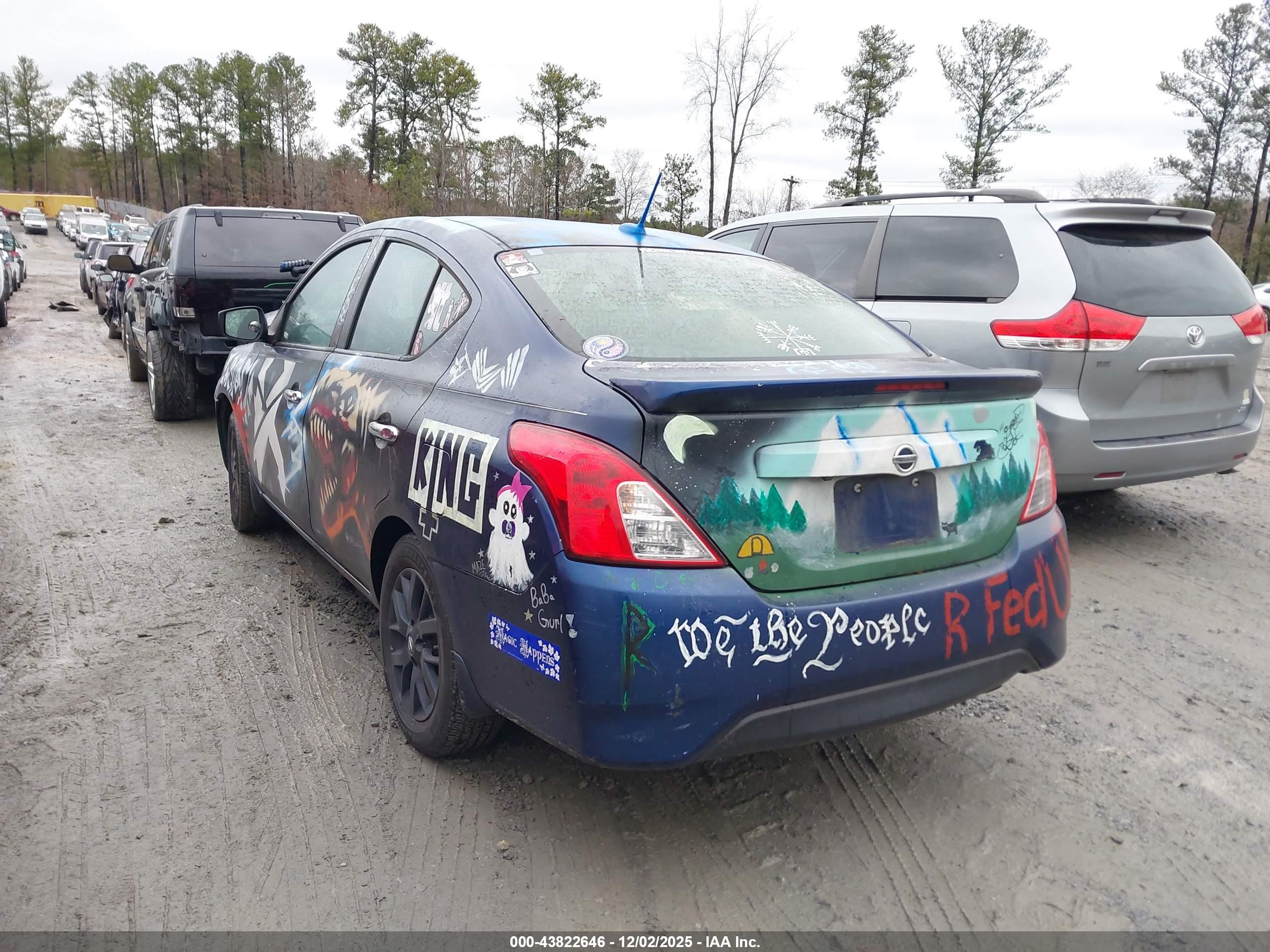 NISSAN VERSA image 3